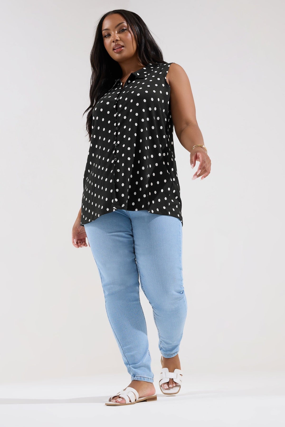 Büyük Beden Polo Yaka Sıfır Kol Düğmeli Puantiyeli T-shirt 303958