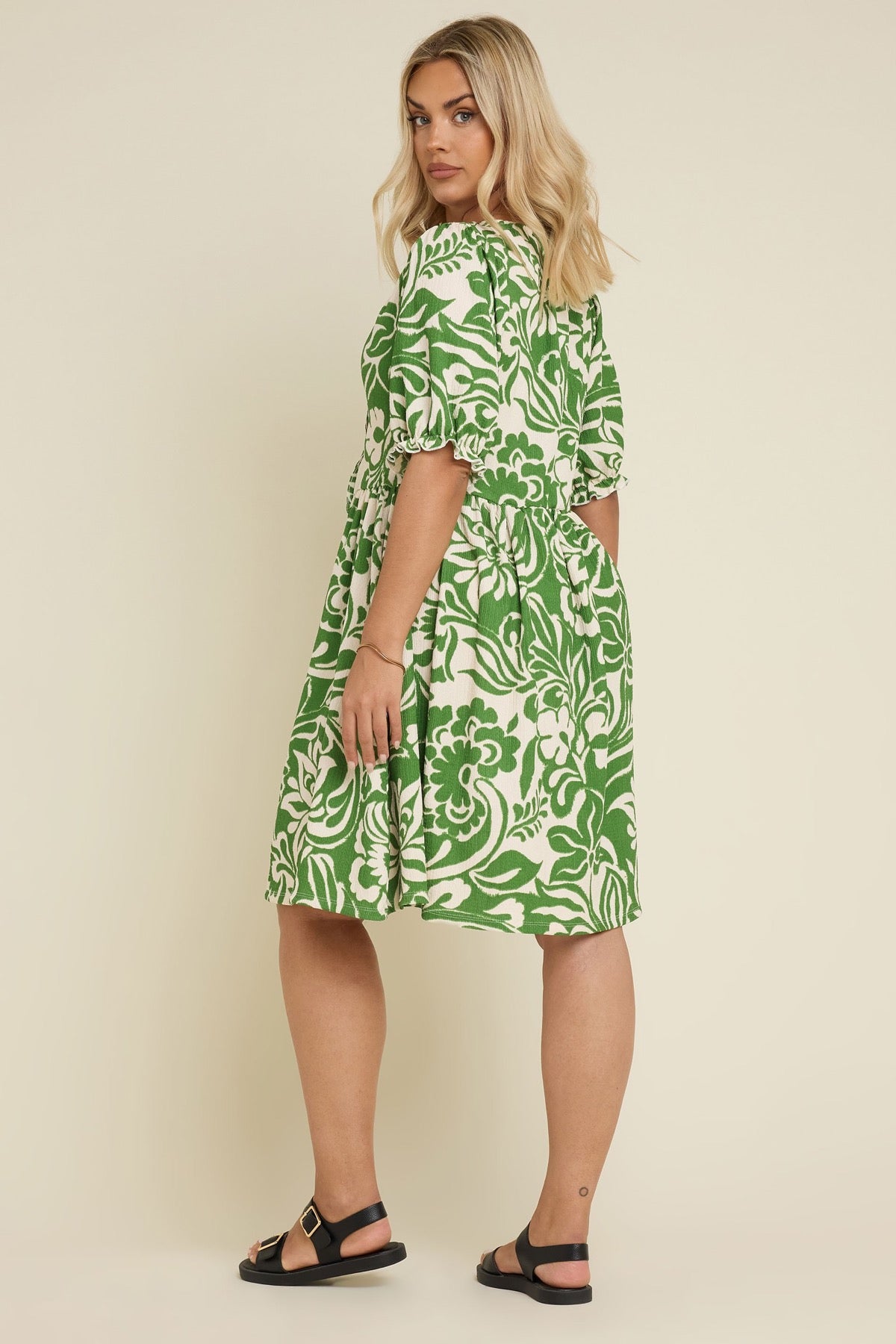 Büyük Beden Yakası Büzgülü Çiçek Desenli Mini Elbise 304112