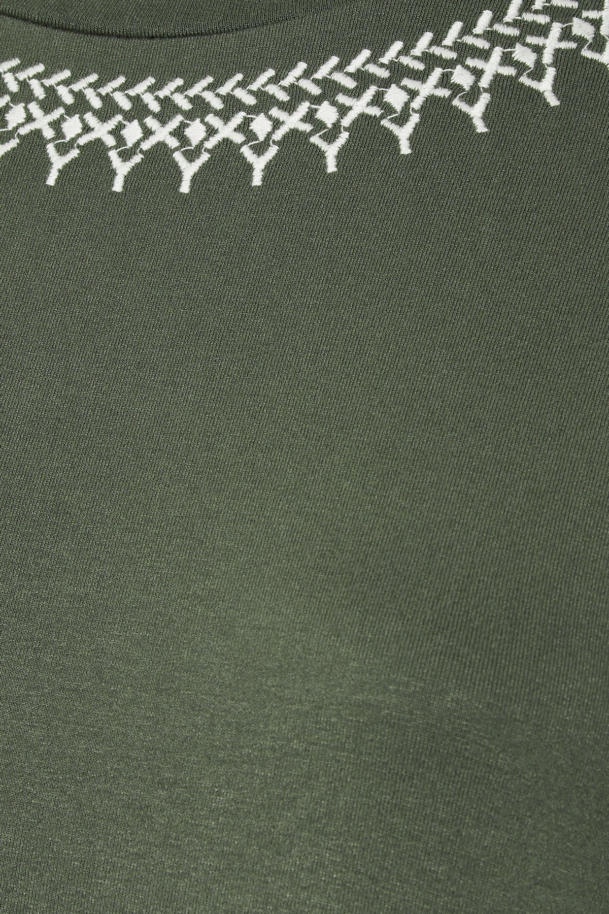 Büyük Beden Bisiklet Yaka Kısa Kollu Omuz Detaylı Etnik Nakışlı T-shirt 304228