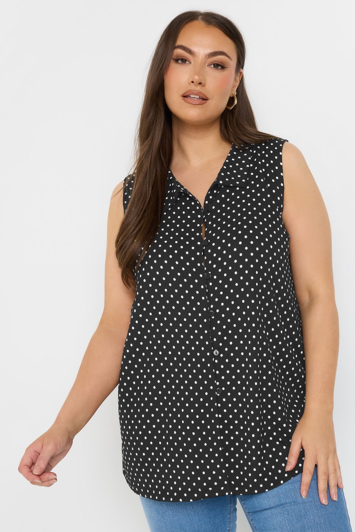 Büyük Beden Polo Yaka Sıfır Kol Düğmeli Puantiyeli T-shirt 303957