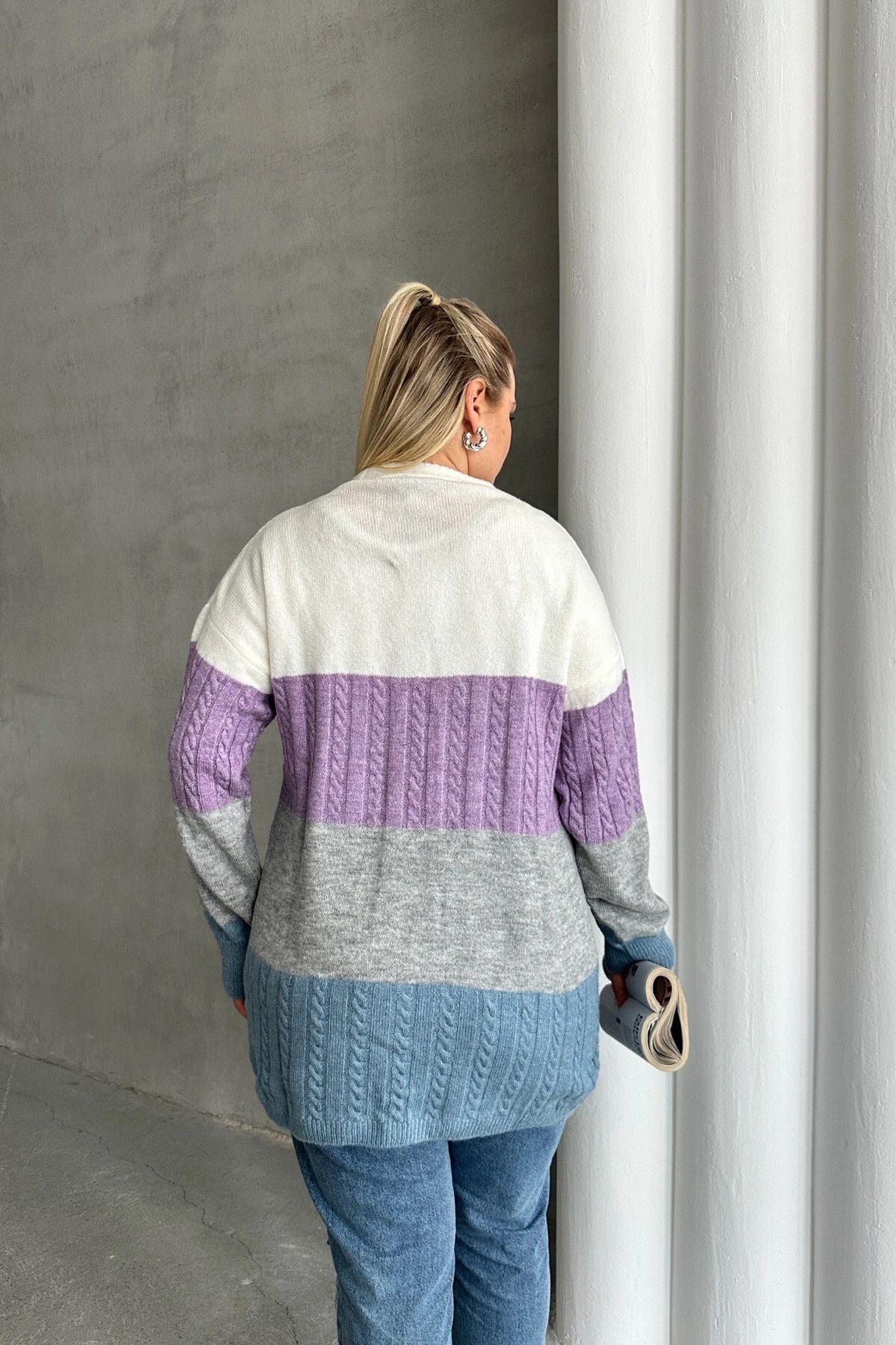 Büyük Beden Uzun Kollu Önü Kapamasız Renk Bloklu Triko Hırka 302148