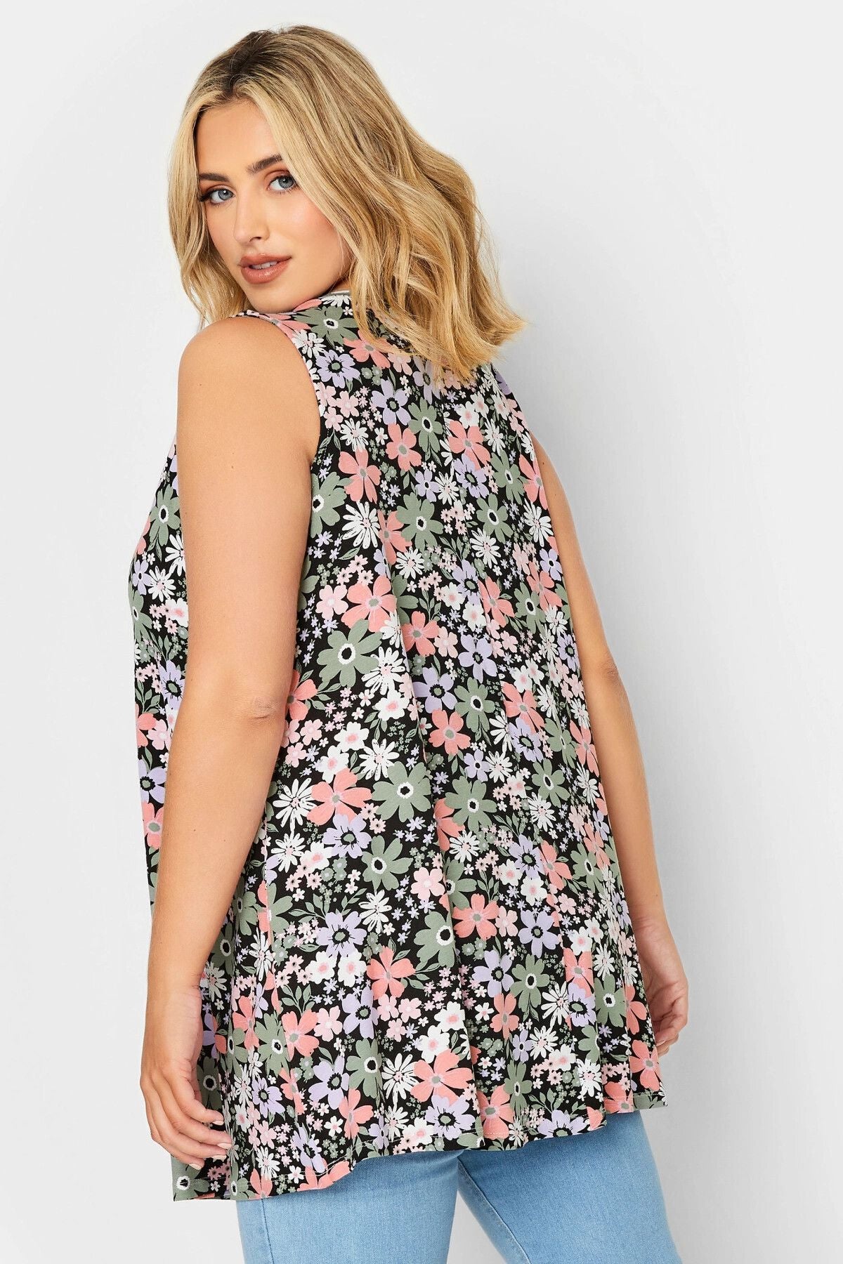 Büyük Beden Sıfır Kol V Yaka Çiçek Desenli Bluz 302384