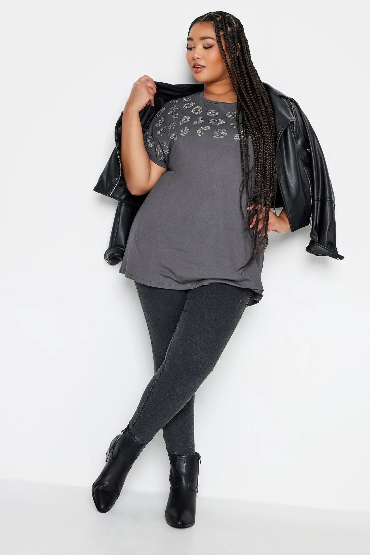 Büyük Beden Pul Detaylı Leopar Desenli Kısa Kollu T-shirt 321326