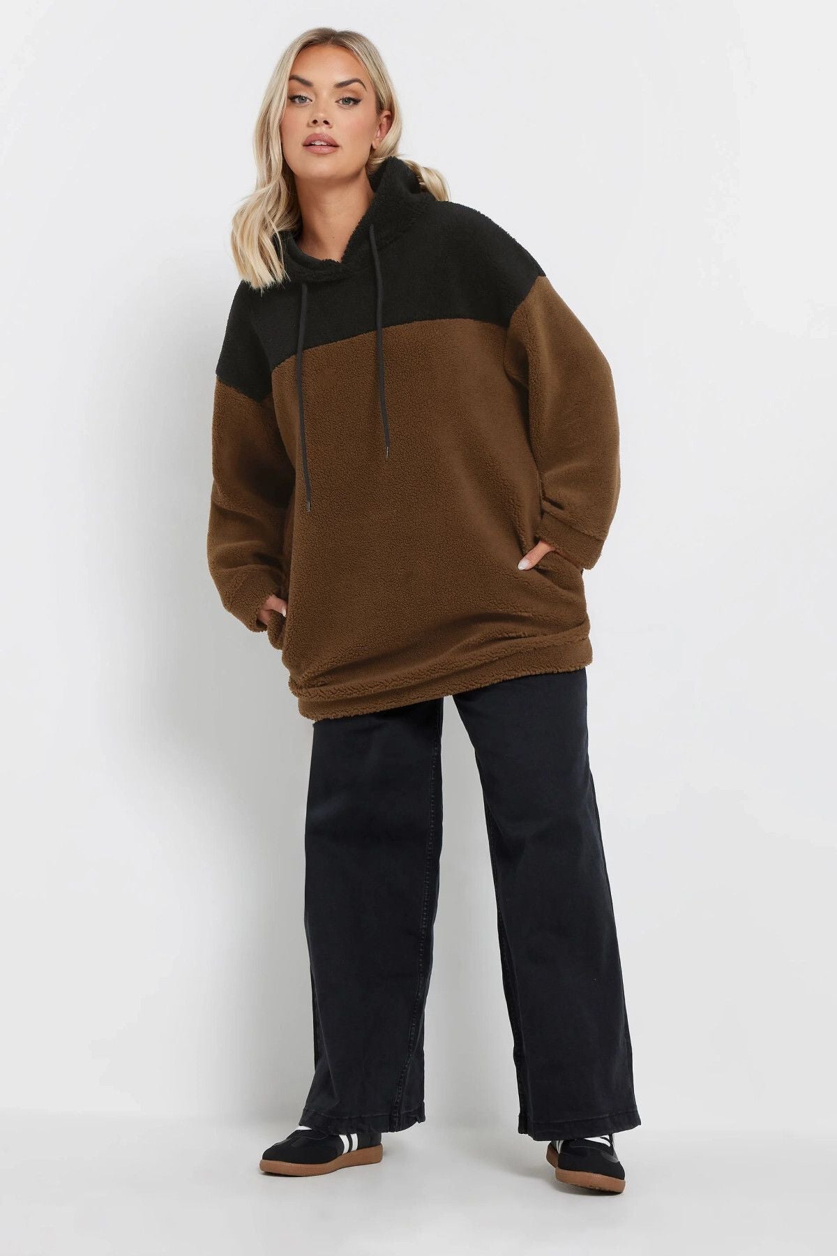 Büyük Beden Uzun Kollu Kapüşonlu ve Cepli Peluş Sweatshirt 303794