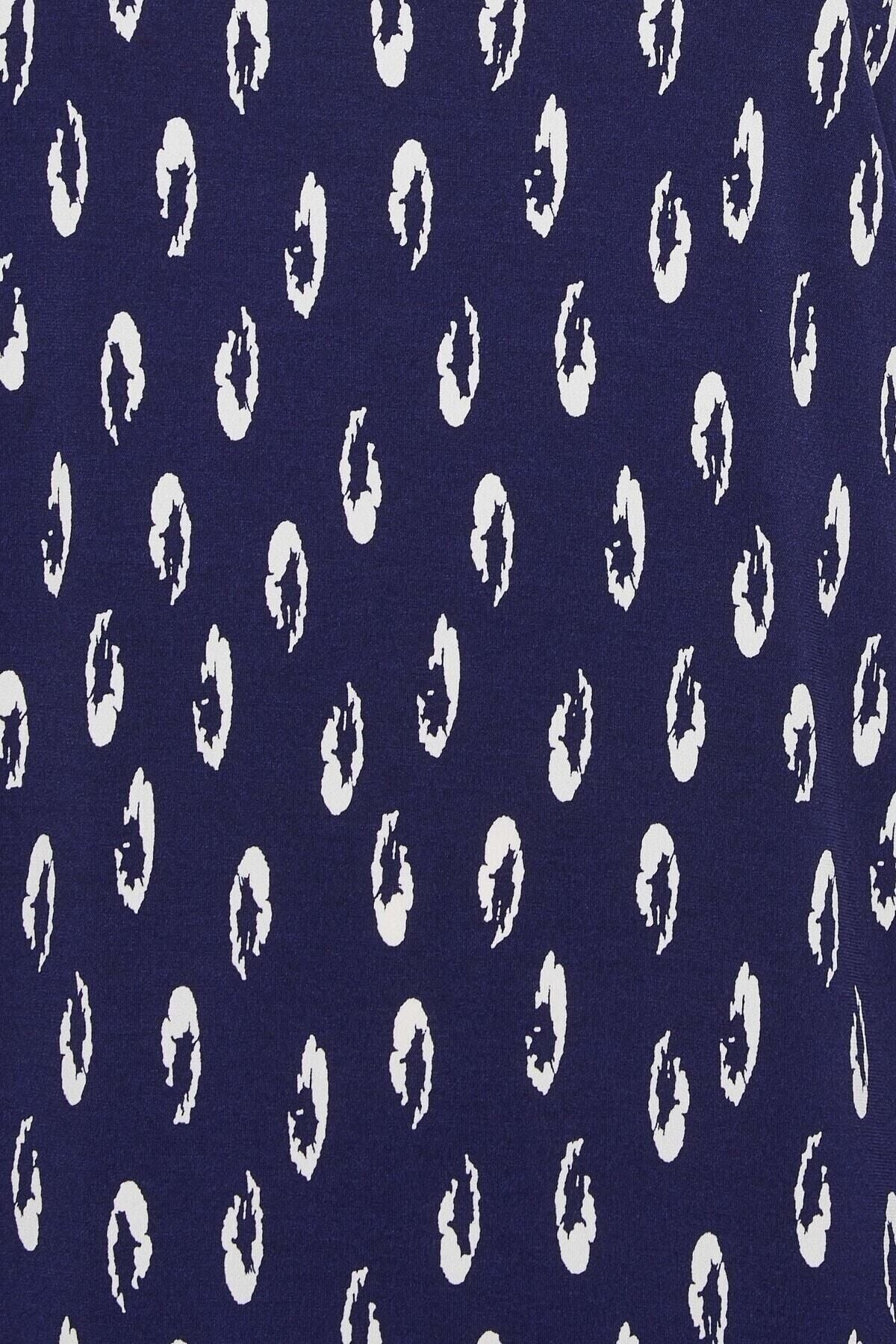 Büyük Beden V Yaka Desenli Yarım Kollu Asimetrik Kesim Bluz 174252