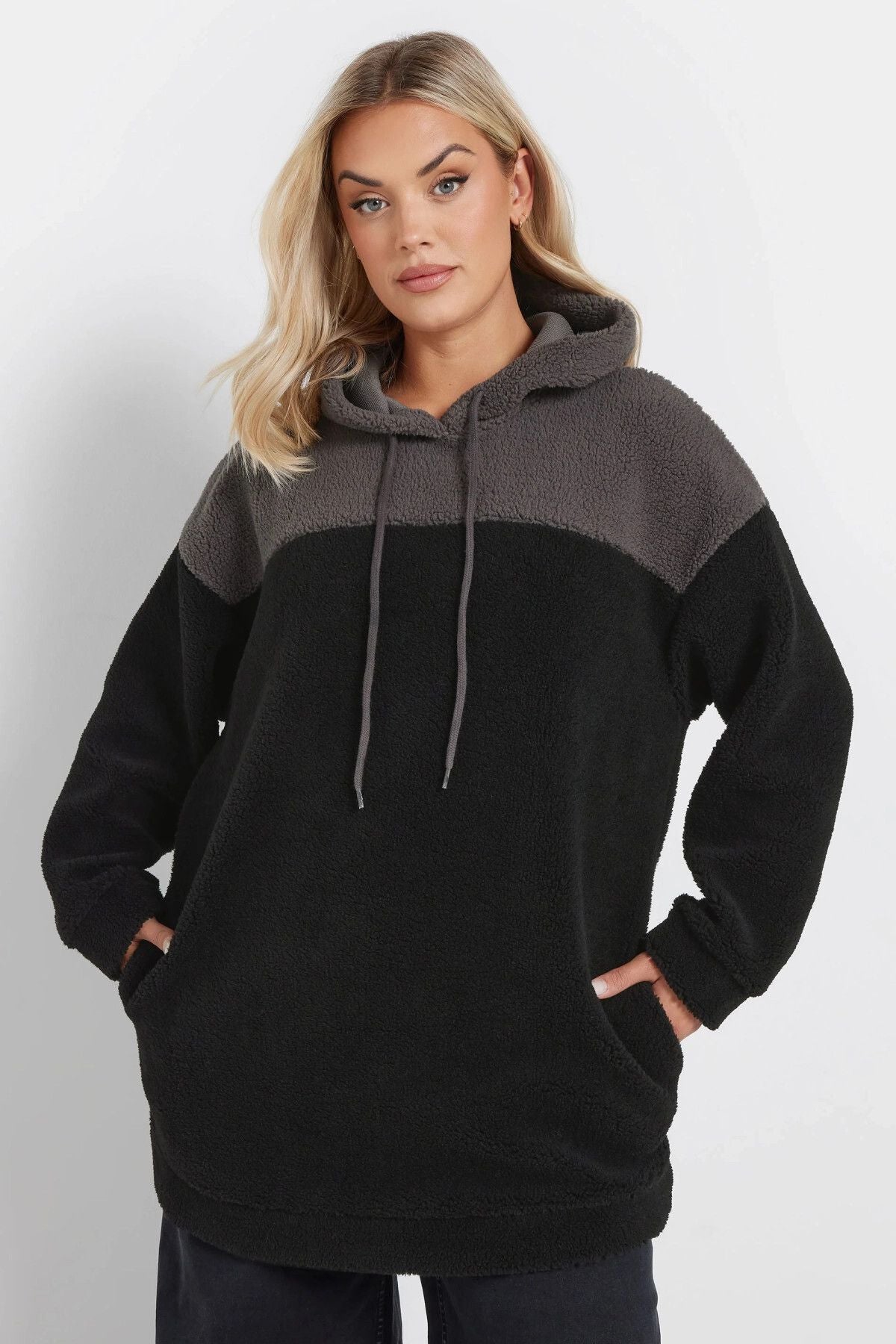 Büyük Beden Uzun Kollu Kapüşonlu ve Cepli Peluş Sweatshirt 303790