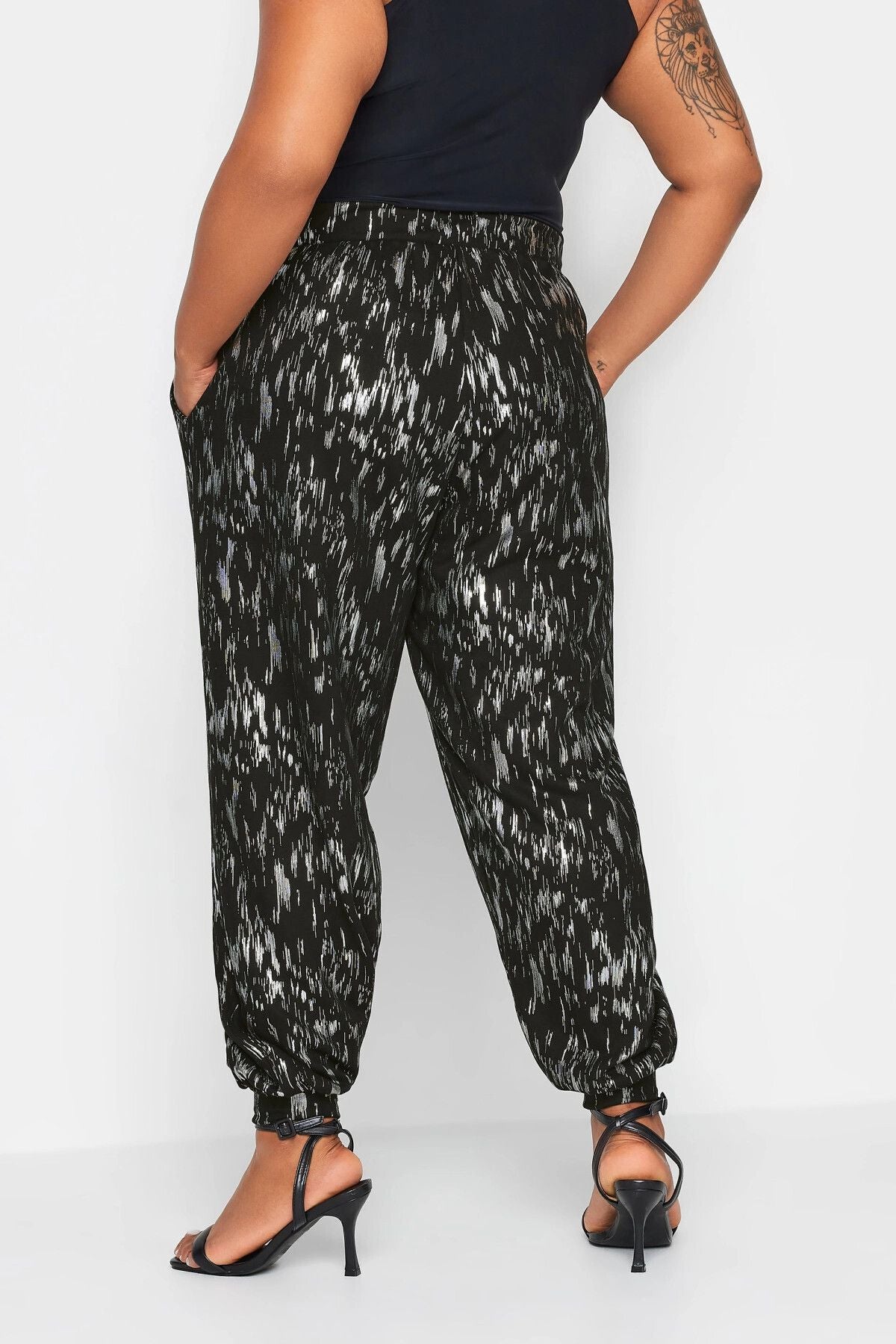 Büyük Beden Dar Paça Desenli Cepli Havuç Kesim Likralı Pantolon 302579