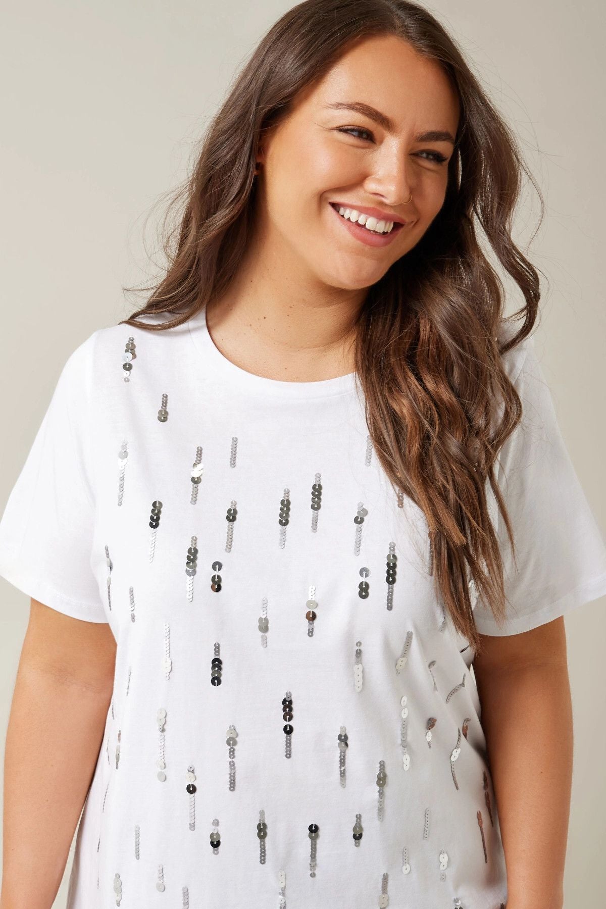 Büyük Beden Bisiklet Yaka Payet Süslemeli Kısa Kollu T-shirt 615558