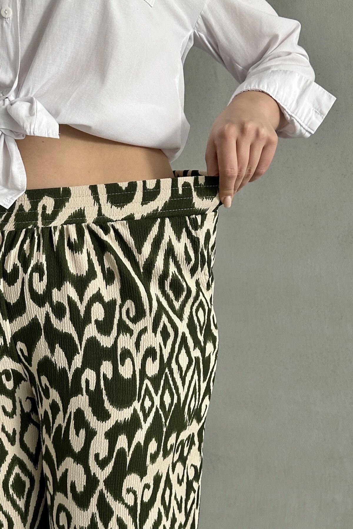 Haki Bej Büyük Beden Beli Lastikli Bol Paça Desenli Cepli Pantolon 303654