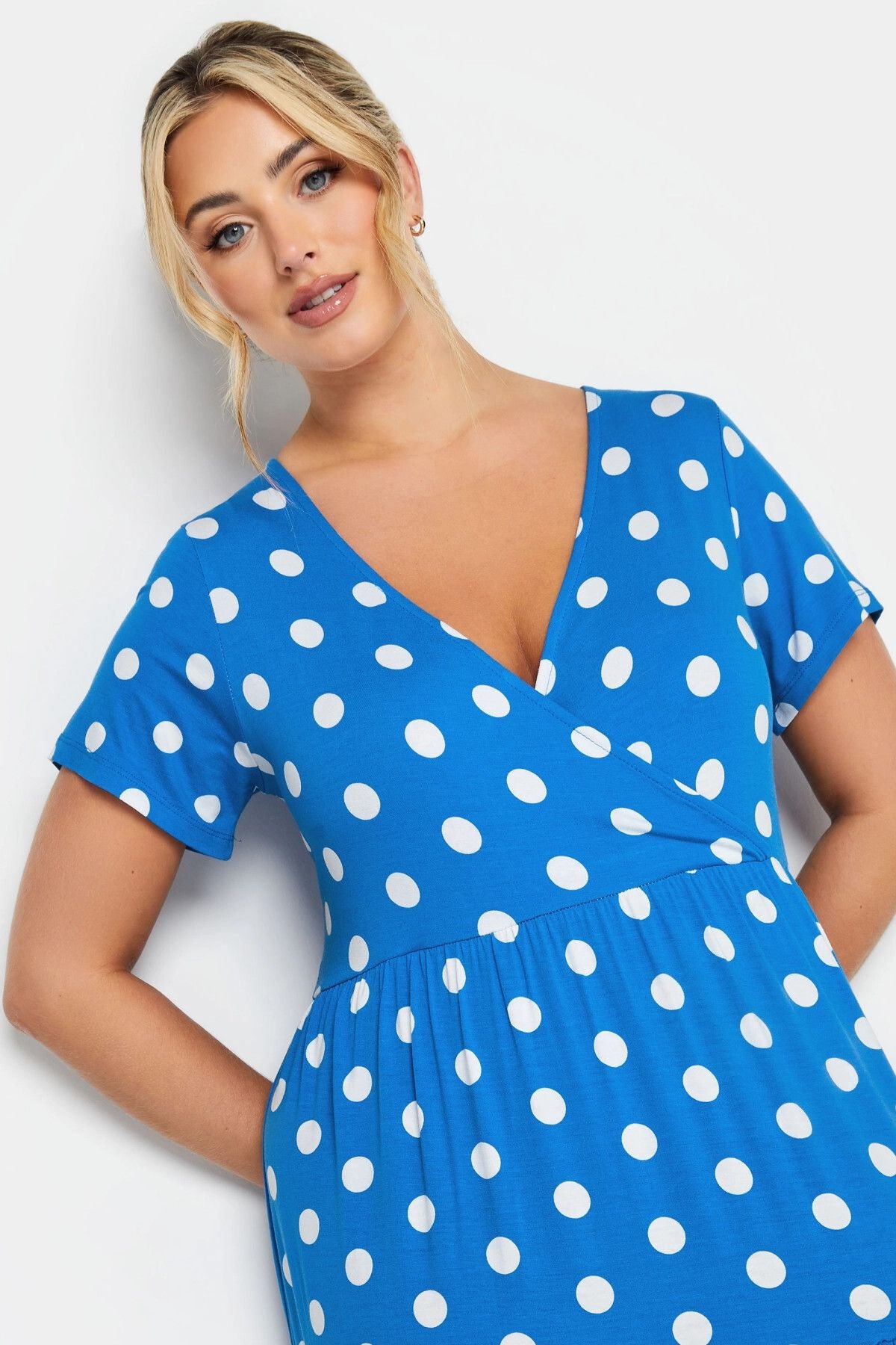 Büyük Beden V Yaka Kısa Kollu Puantiye Desenli Elbise 302351