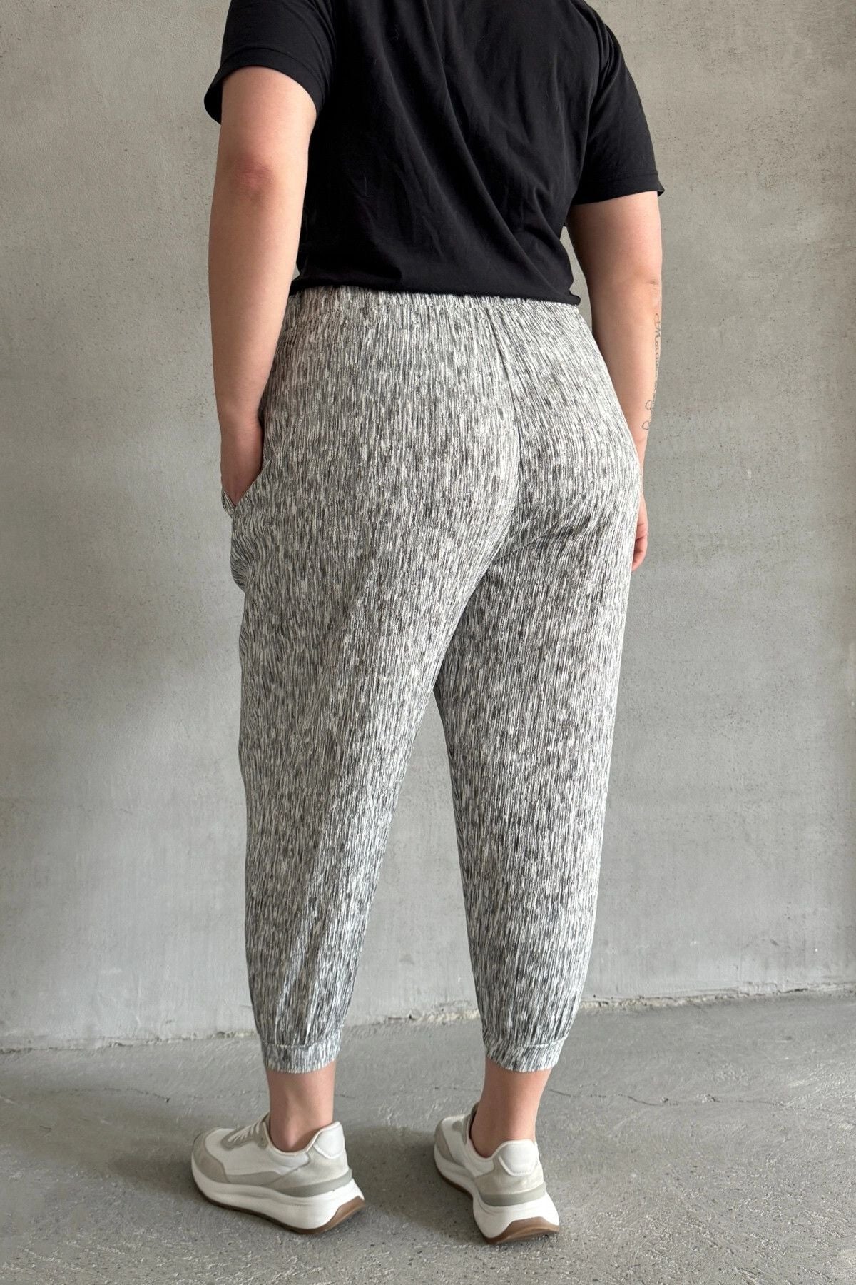 Büyük Beden Beli ve Paçası Lastikli Cepli Bol Pantolon 88-177