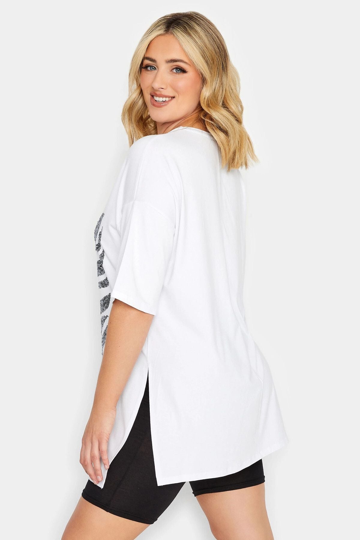 Büyük Beden Yanı Yırtmaç Detaylı Payet İşlemeli Yarım Kollu V Yaka T-shirt 302087