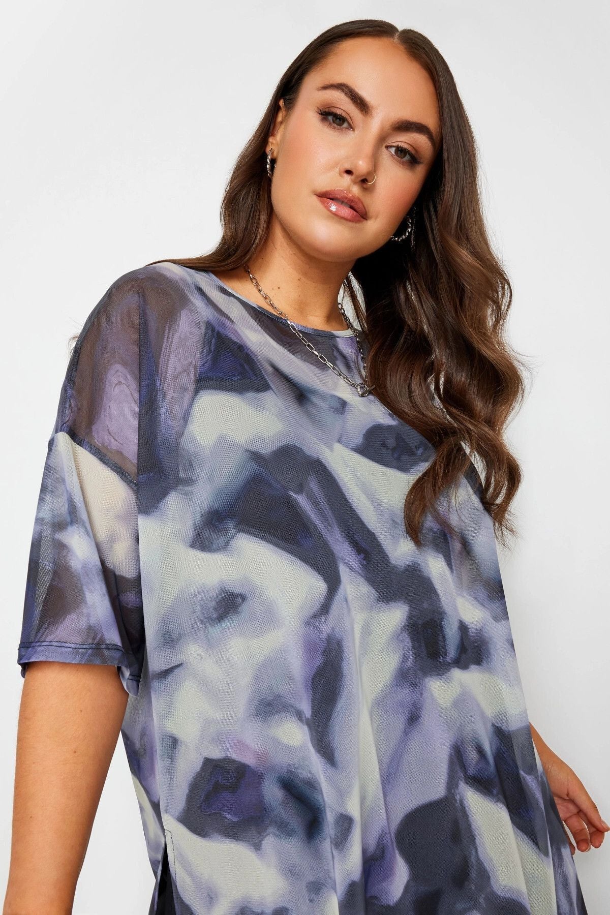 Büyük Beden Bisiklet Yaka Kısa Kollu Soyut Desenli Tül Detaylı Bluz 216066