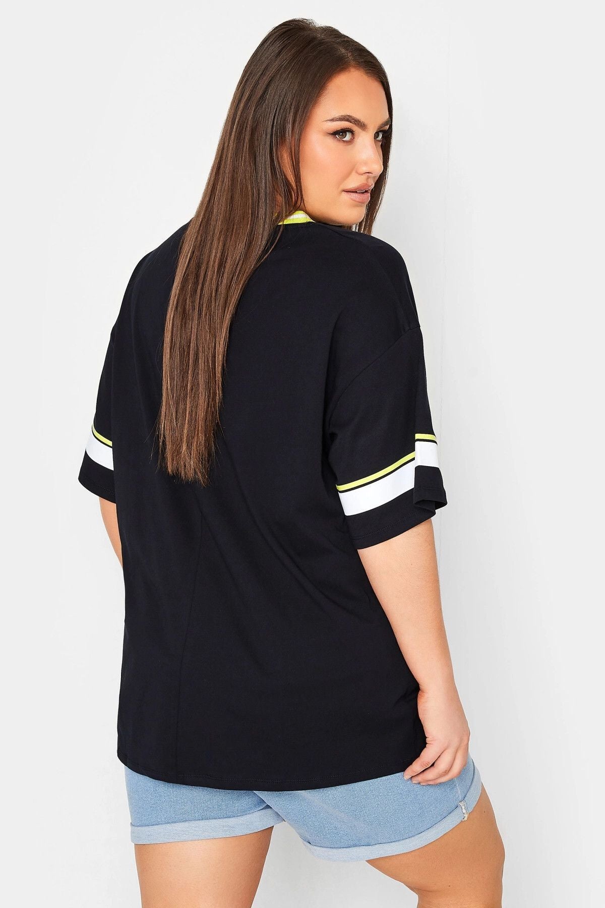 Büyük Beden Önü Baskılı V Yaka Yarım Kollu Uzun Kesim T-Shirt 321024