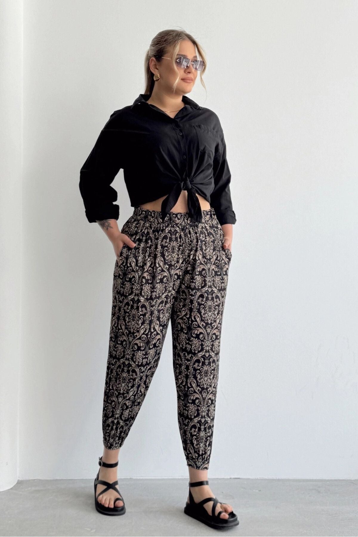 Büyük Beden Beli ve Paçası Lastikli Cepli Desenli Şalvar Pantolon 74-75