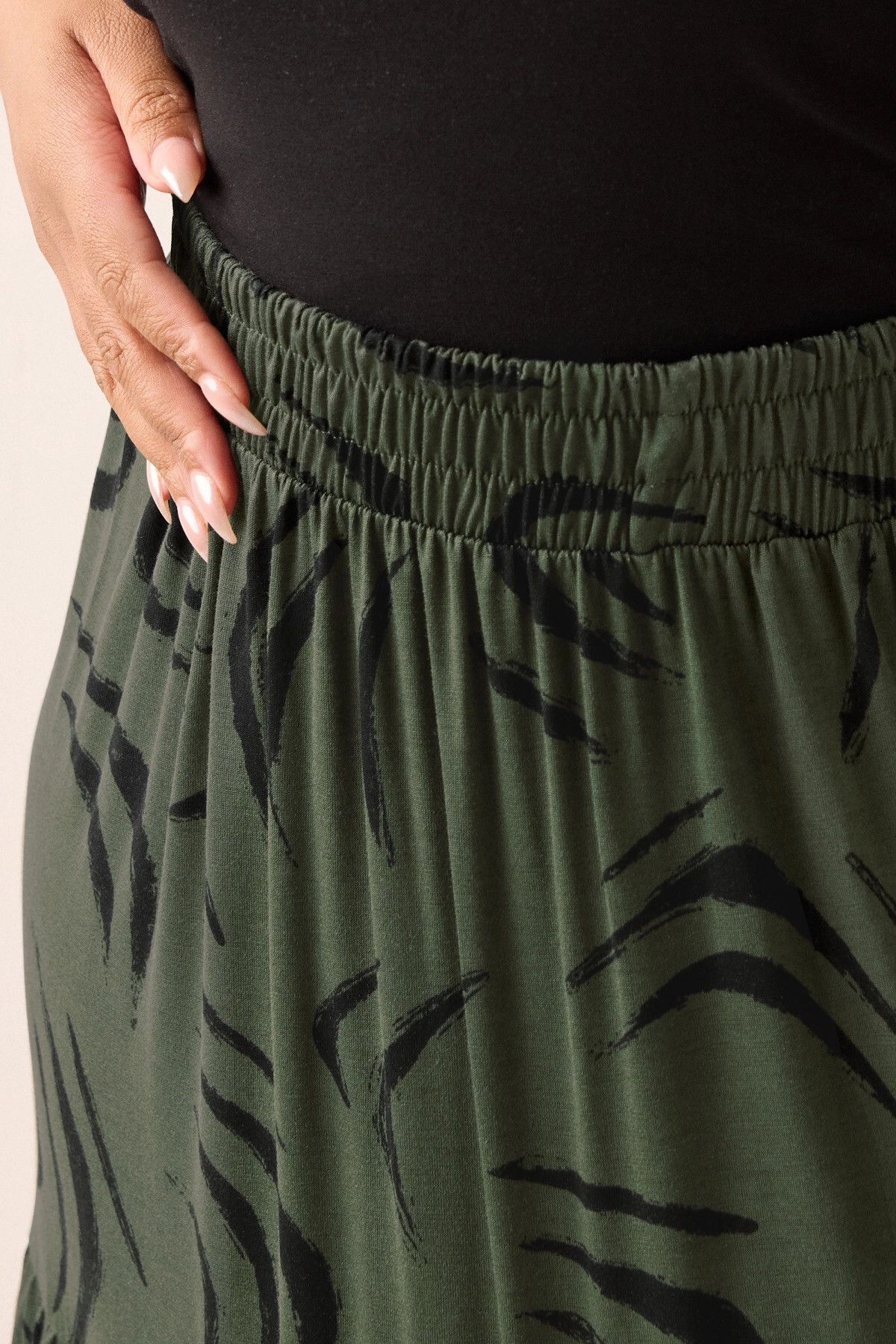 Büyük Beden Bürümcük Kumaş Çiçek Desenli Beli Lastikli Etek 304236