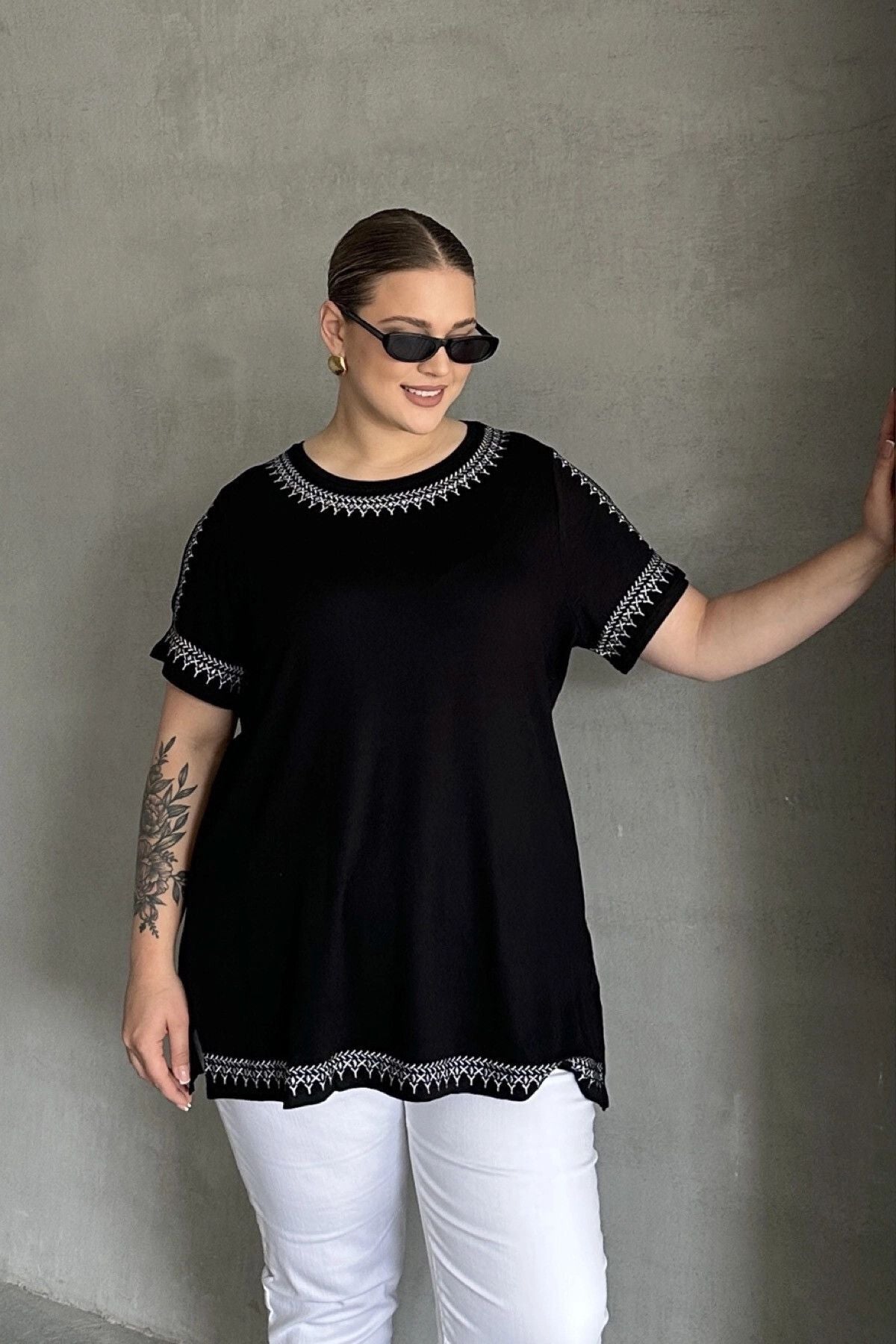 Büyük Beden Omuz Detaylı Etnik Desenli Nakışlı T-shirt 303518