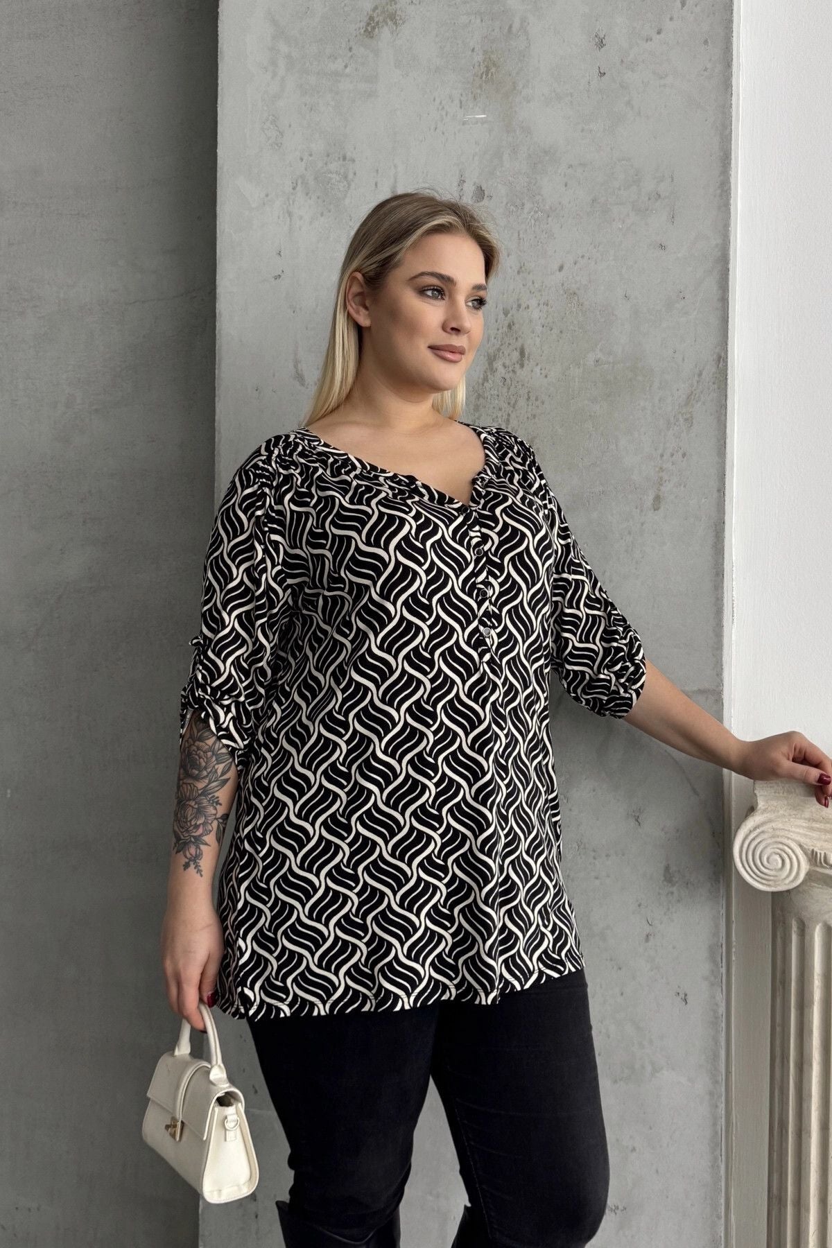 Büyük Beden V Yaka Önü Düğmeli Kolları Katlama Detaylı Likralı Bluz 1016