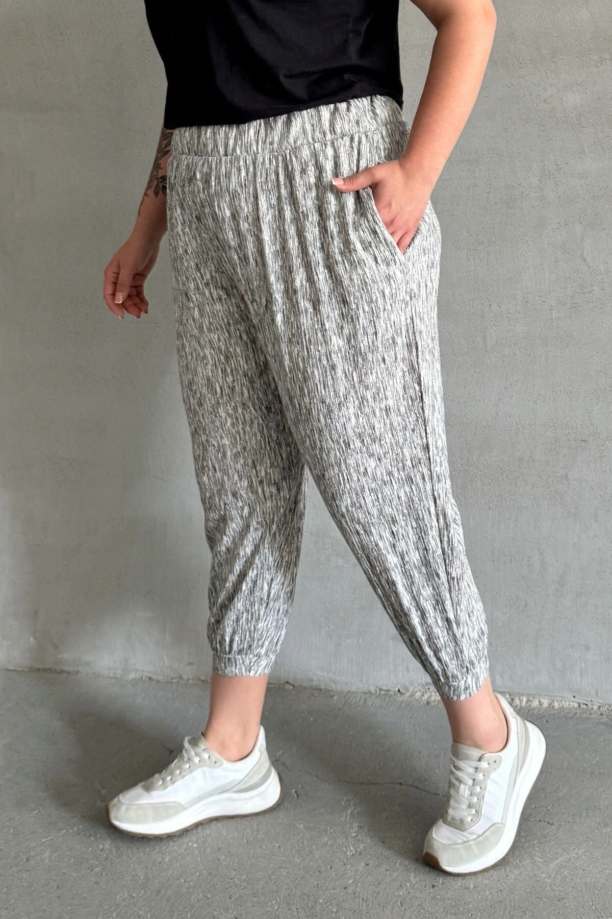 Büyük Beden Beli ve Paçası Lastikli Cepli Bol Pantolon 88-177