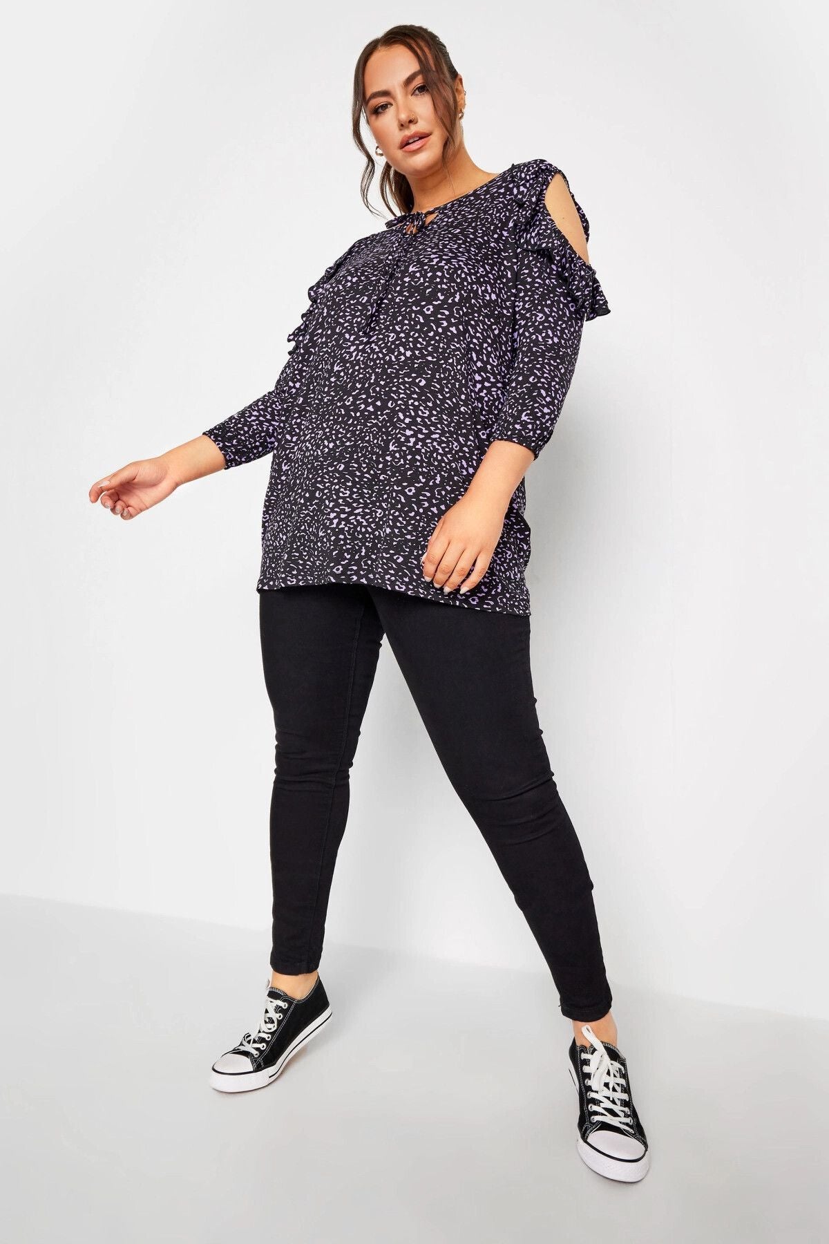 Büyük Beden Omuz Fırfır Detaylı Yakası Bağcıklı Fakir Kol Bluz 302486