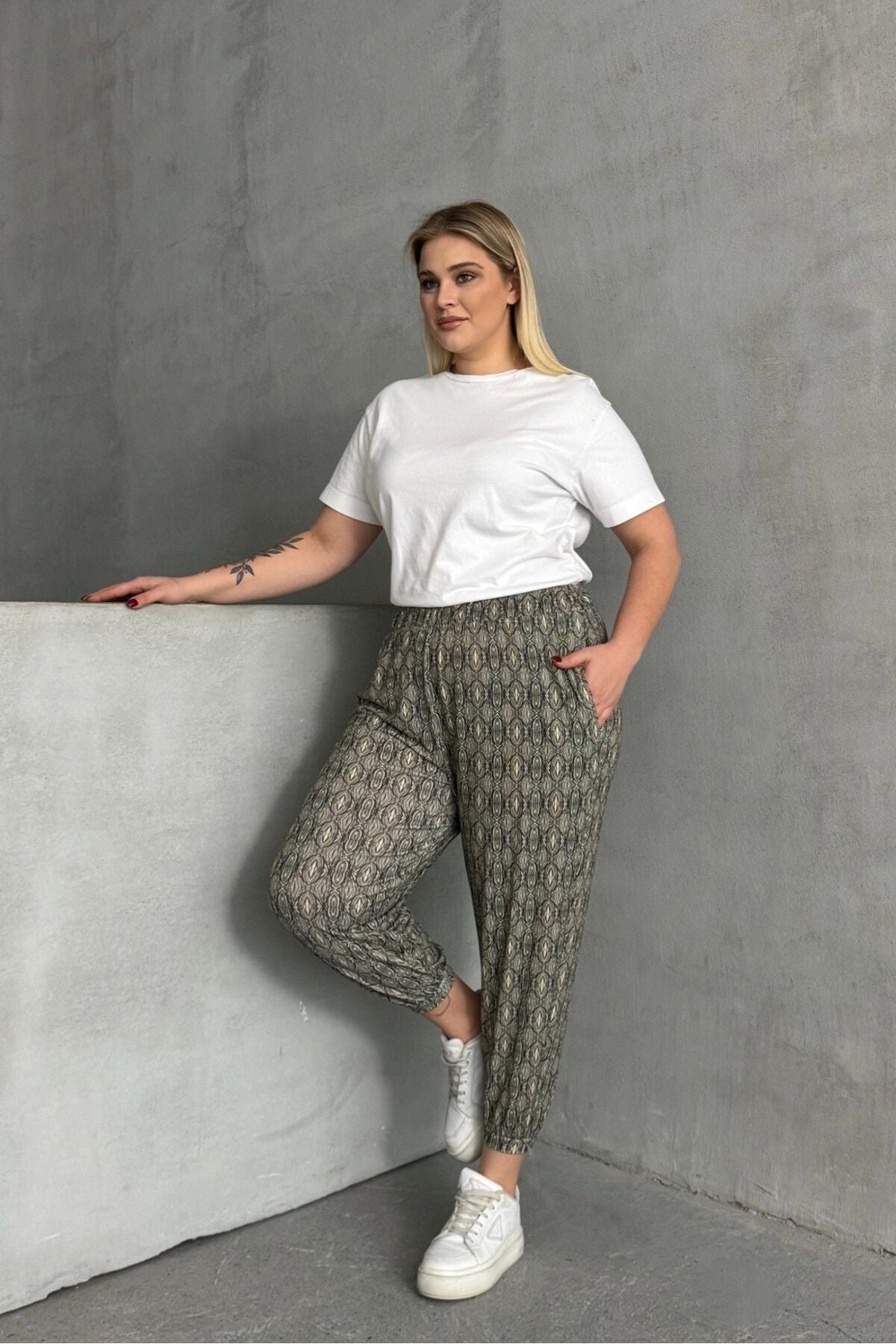 Büyük Beden Beli ve Paçası Lastikli Desenli Cepli Pantolon 303301