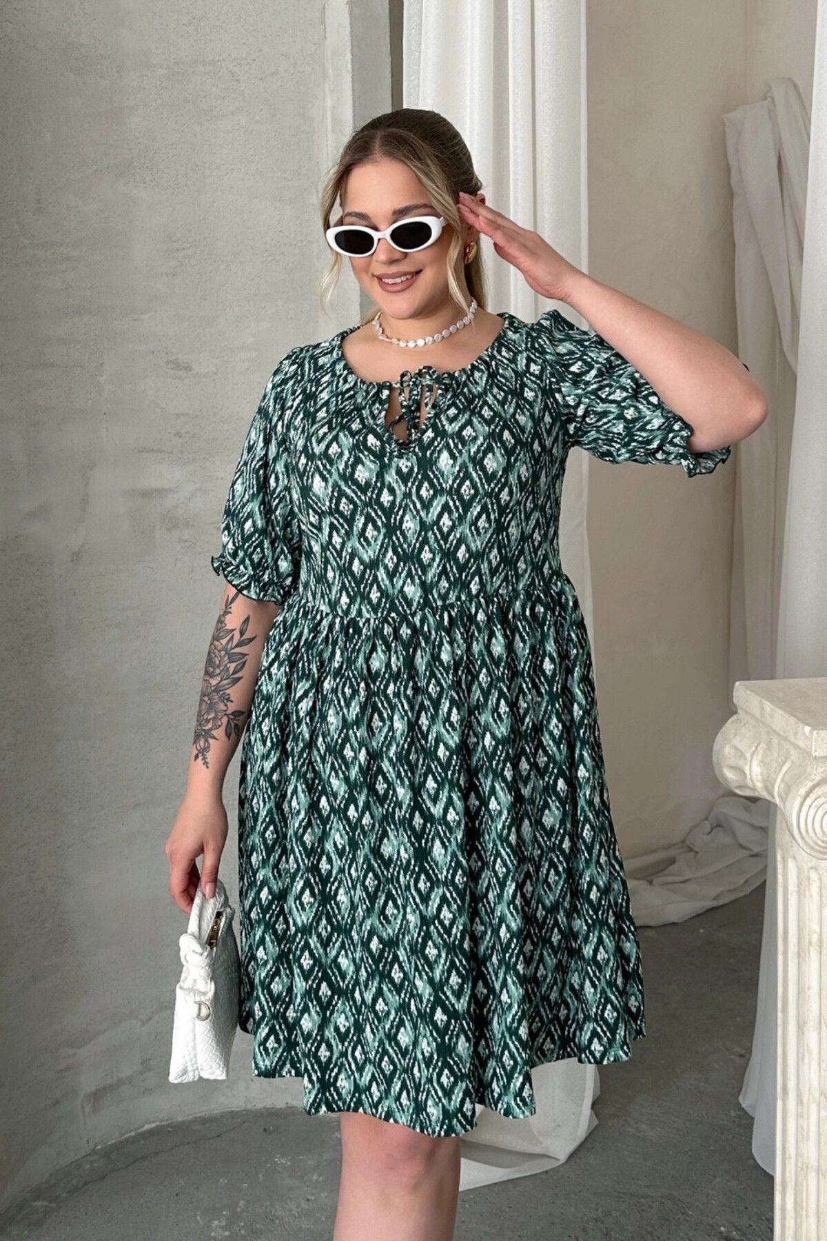 Büyük Beden Önü Bağlamalı Yarım Kollu Desenli Mini Elbise 101-8