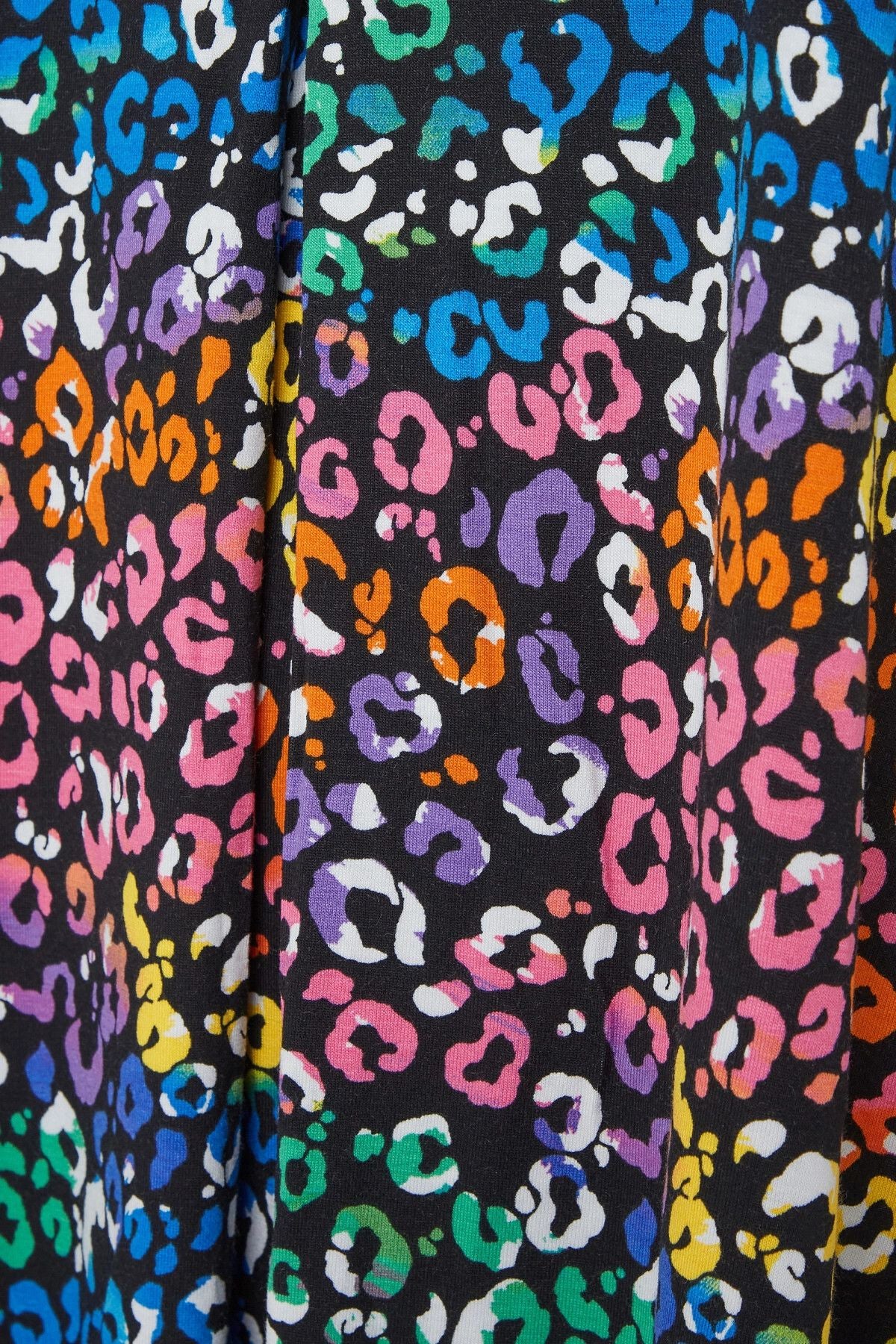 Büyük Beden V Yaka Desenli Asimetrik Kesim Likralı Bluz 302258