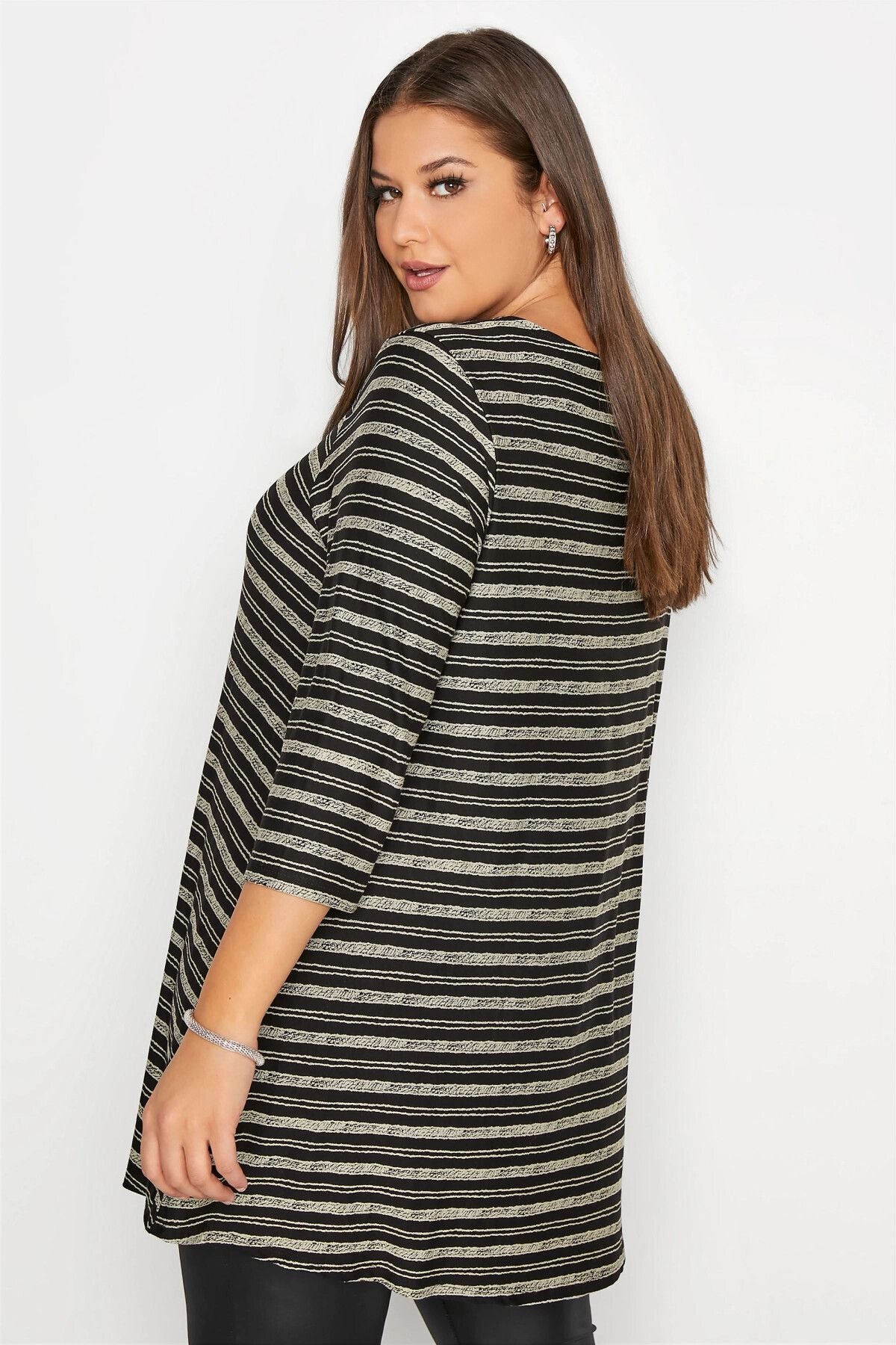 Büyük Beden V Yaka Önü Fermuar Detaylı Yarım Kollu Çizgili Tunik 173690