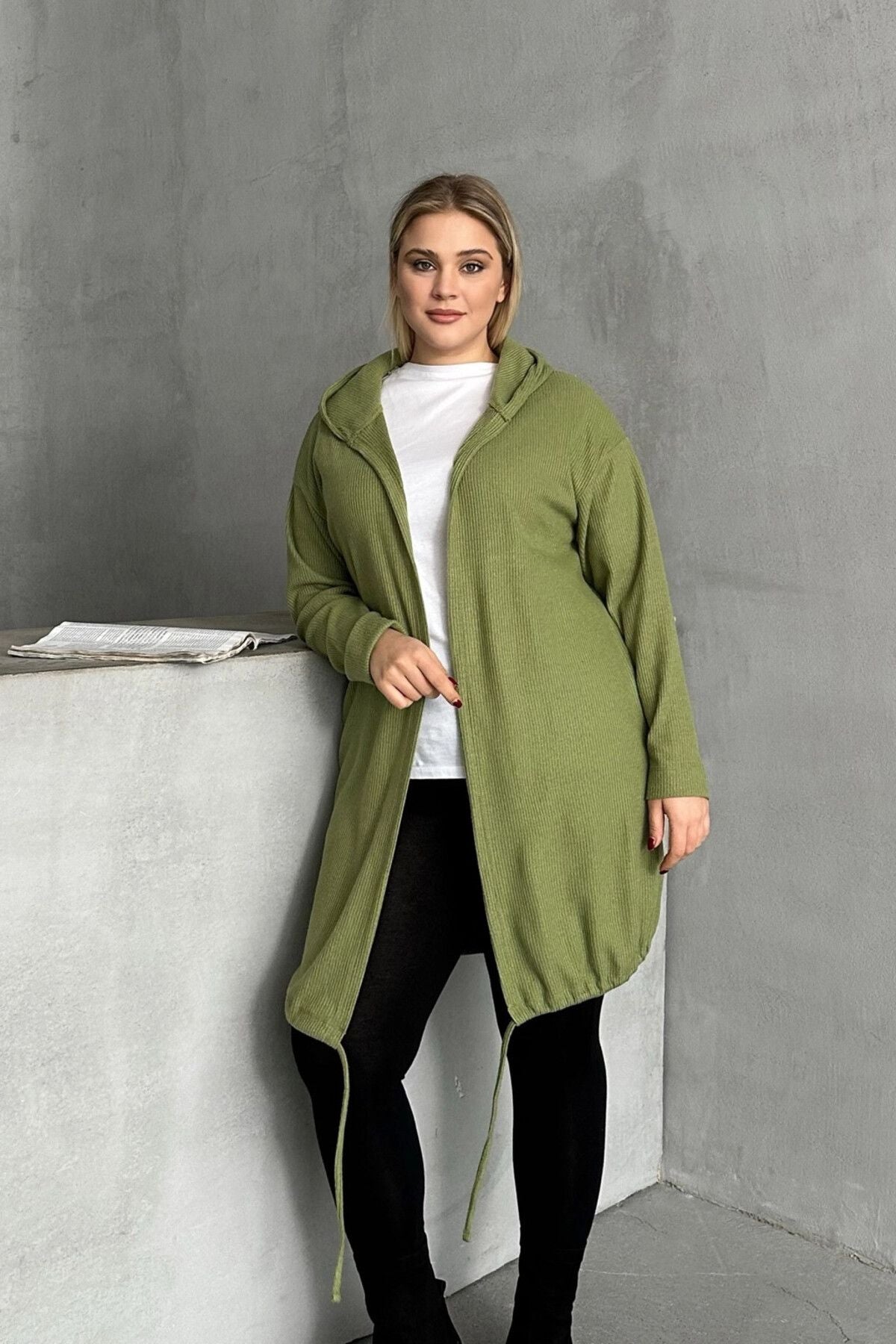 Büyük Beden Uzun Kollu Kapüşonlu Önü Kapamasız Fitilli Hırka 74-136