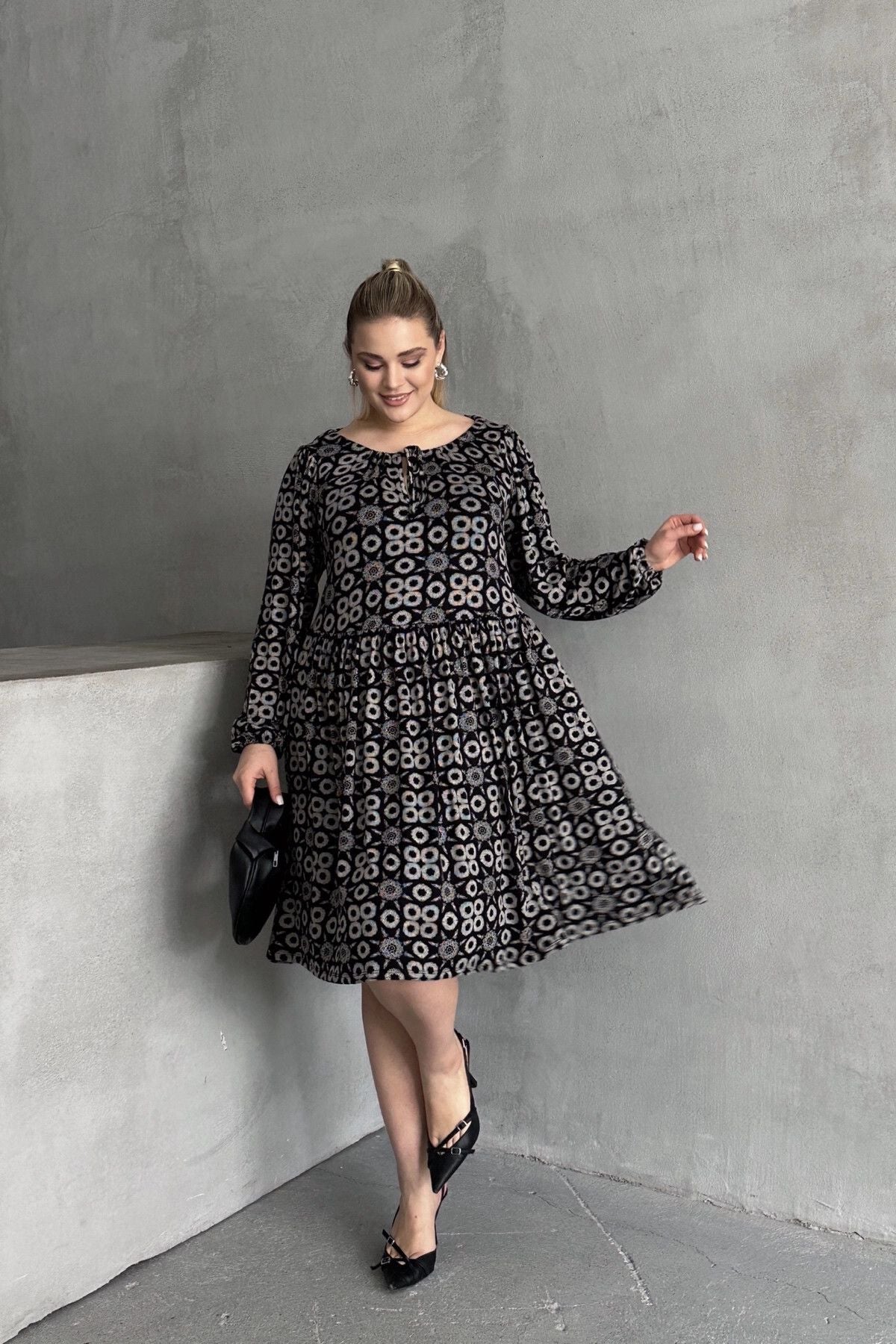 Büyük Beden Uzun Kollu Yakası Bağlamalı Eteği Pileli Elbise 100-75