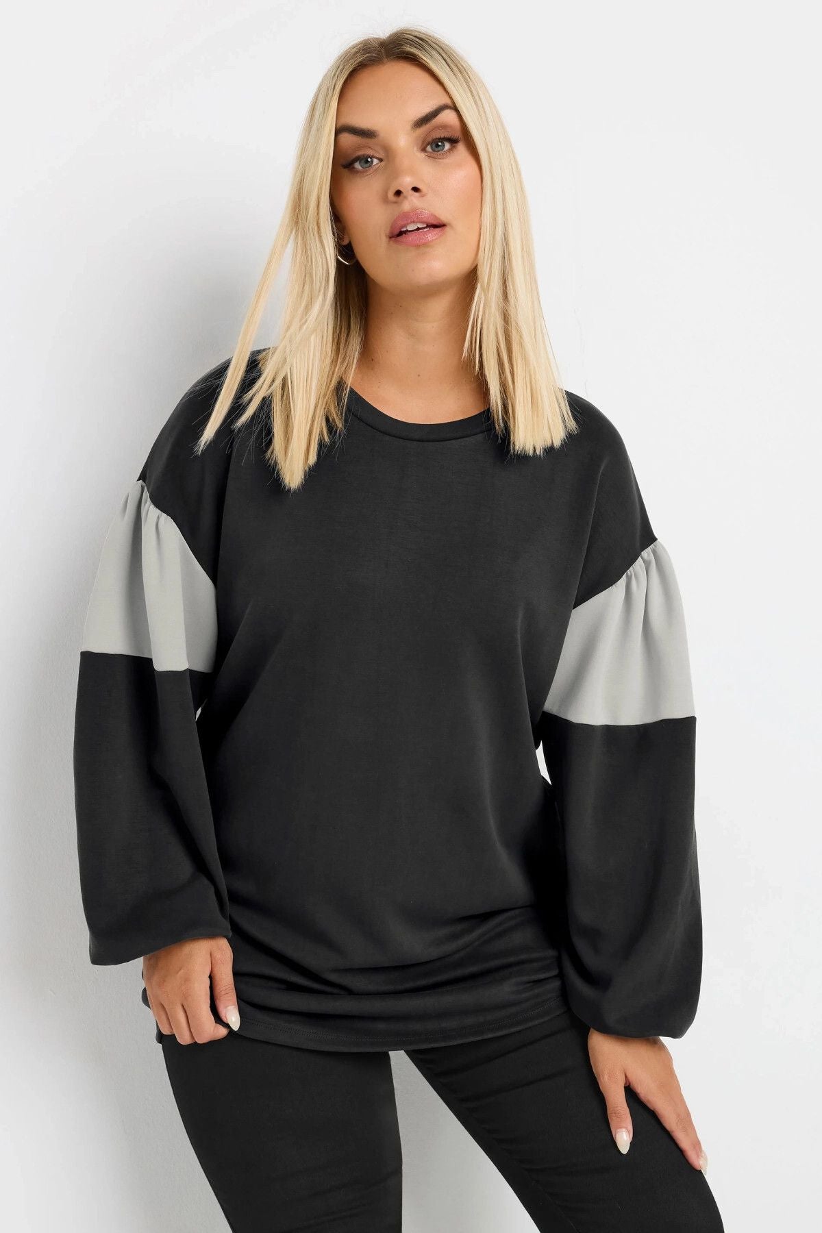 Büyük Beden Bisiklet Yaka Kolları Şeritli İnce Sweatshirt 303688