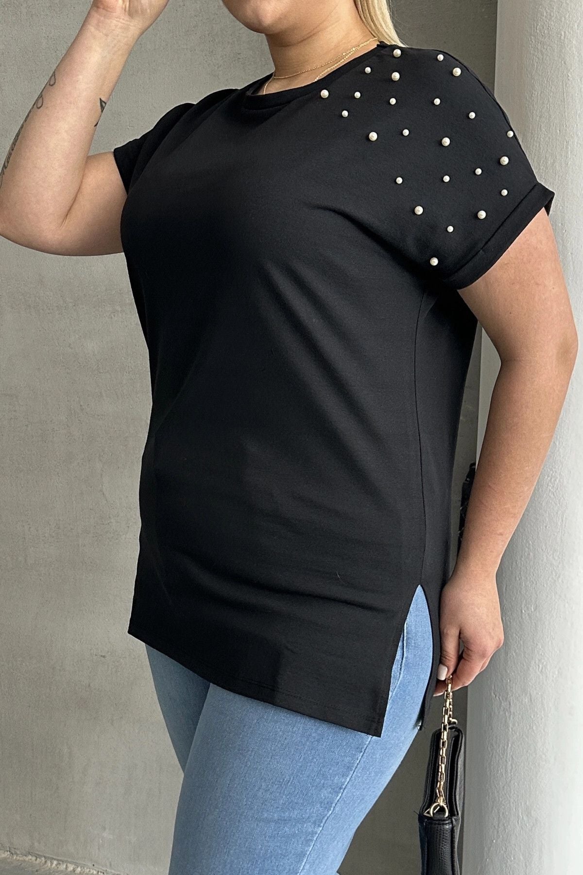 Büyük Beden Kısa Kollu Bisiklet Yaka Yanları Yırtmaçlı Boncuklu Basic T-shirt RFT-03