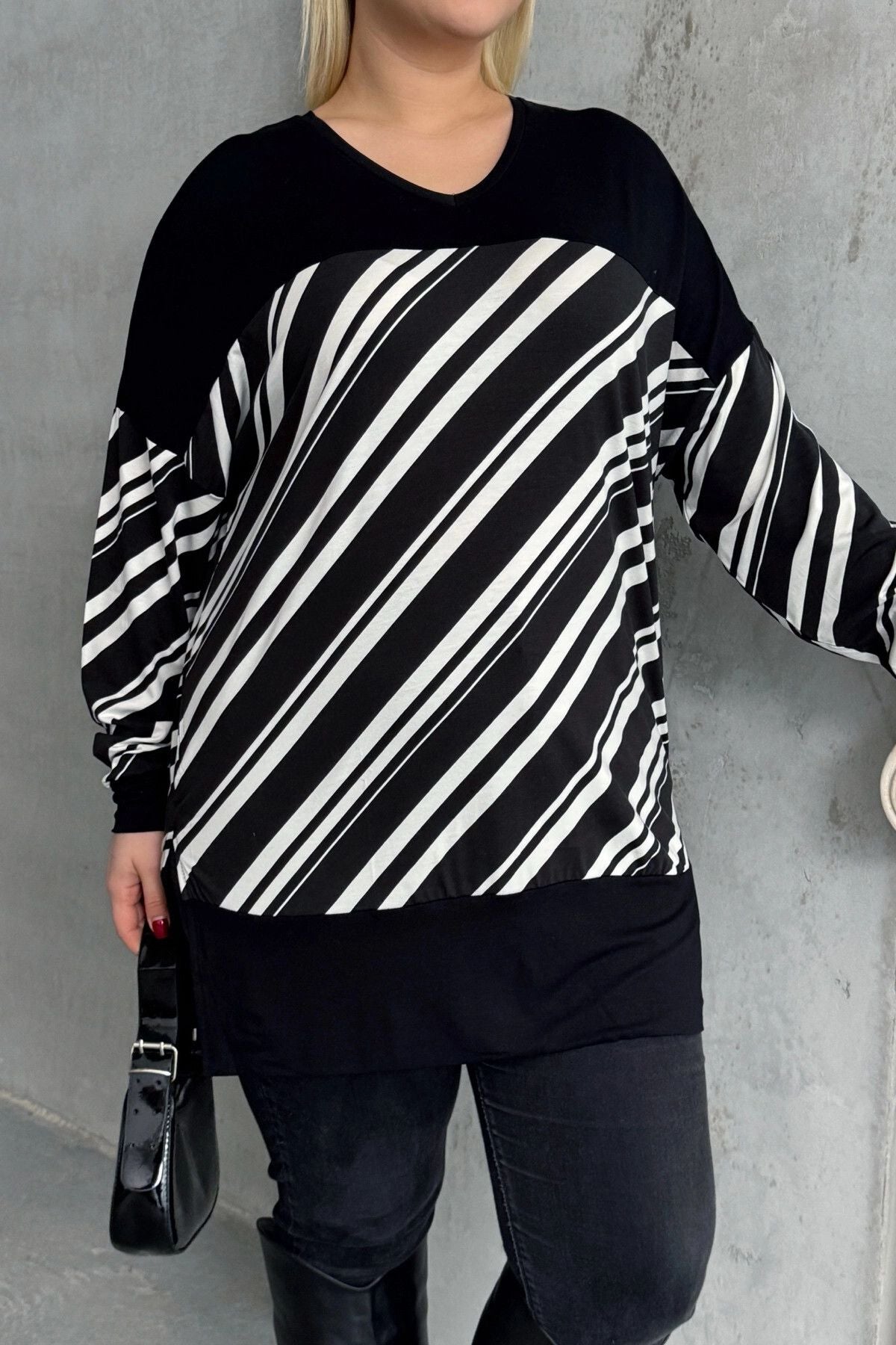 Büyük Beden V Yaka Uzun Kollu Bileği Lastikli Yırtmaçlı Bluz 303085