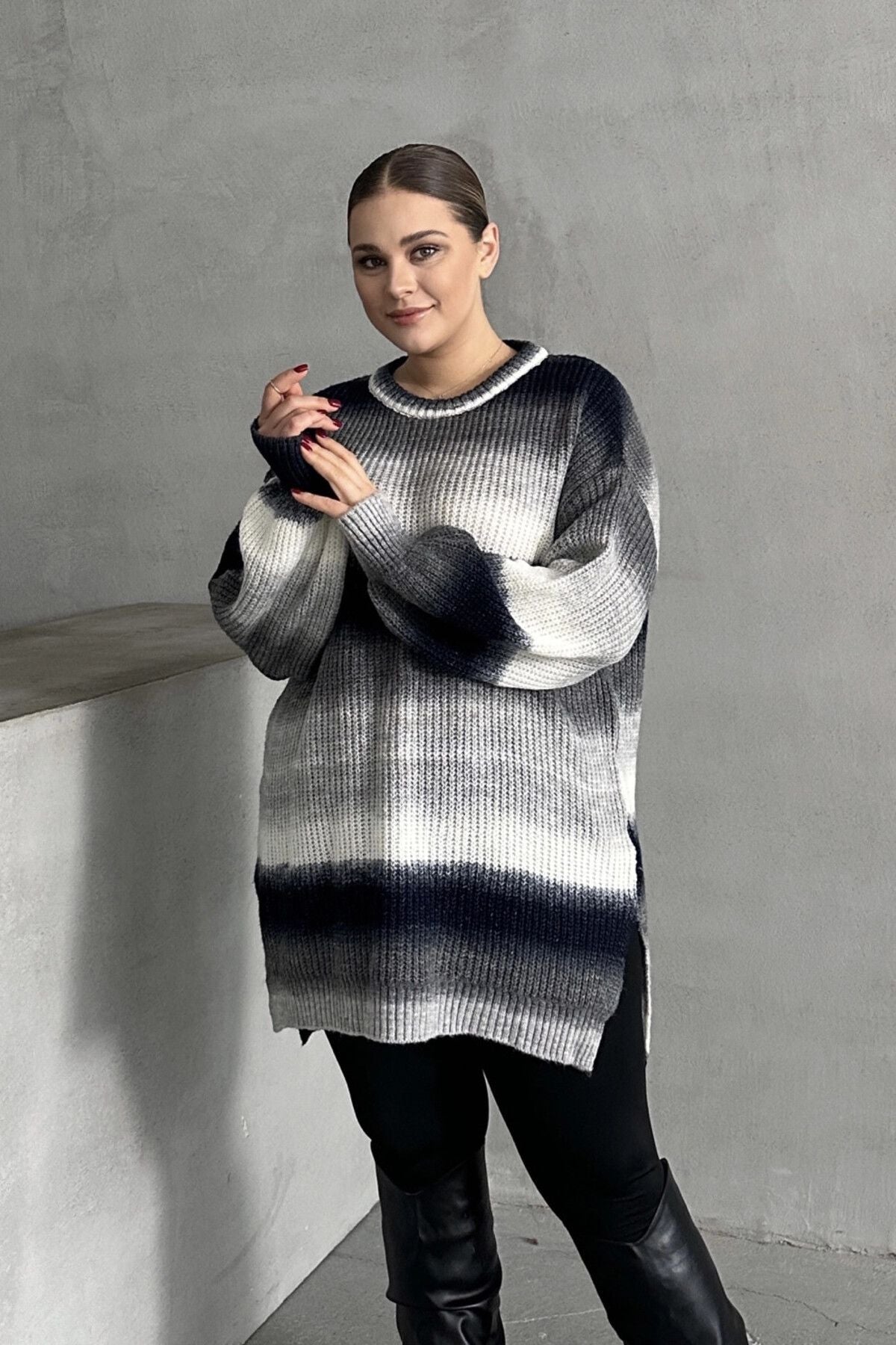 Büyük Beden Uzun Kollu Bisiklet Yaka Renk Bloklu Yırtmaçlı Triko Kazak 302345