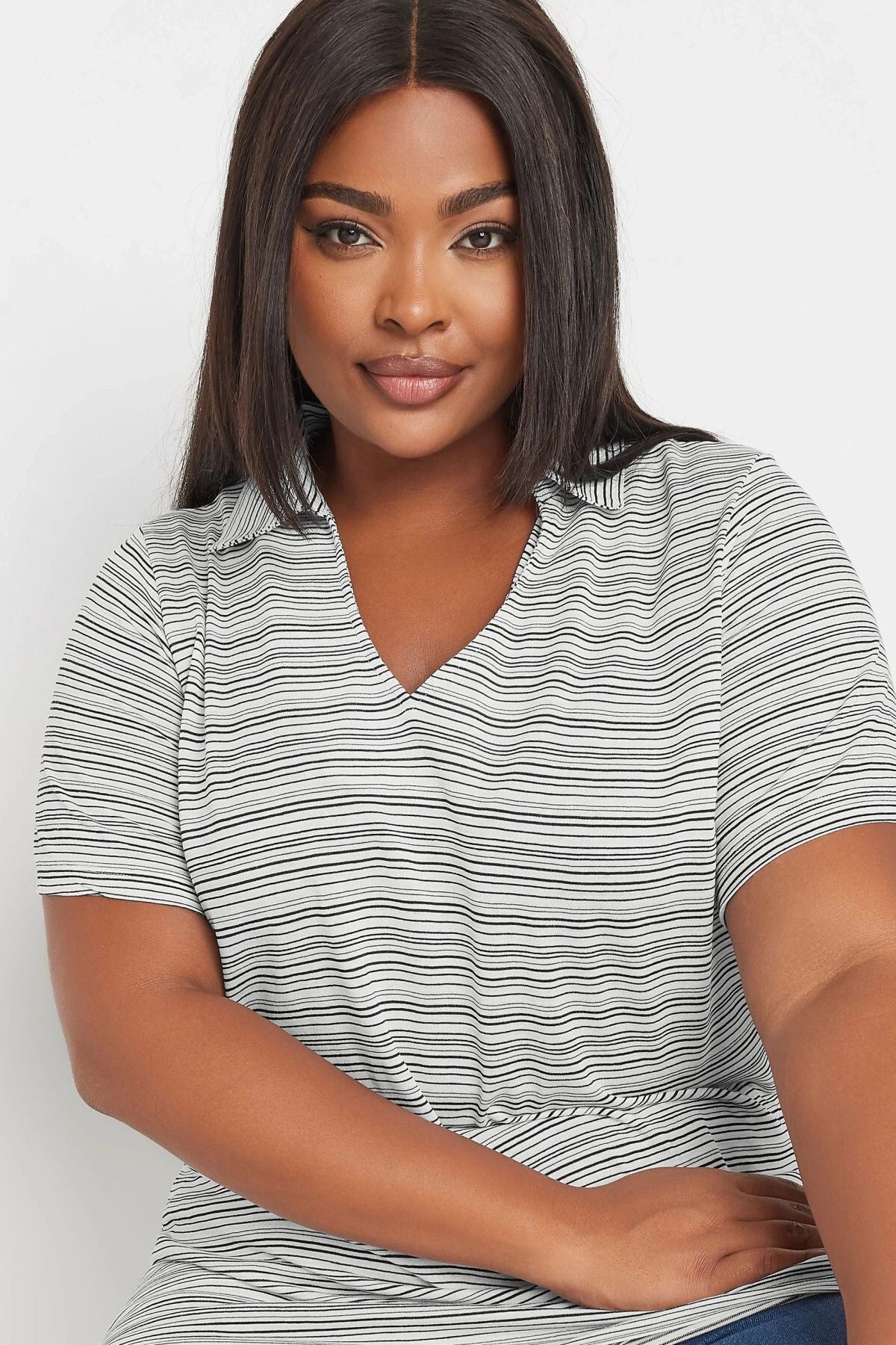 Büyük Beden Kısa Kol V Gömlek Yaka Çizgili Bluz 303436