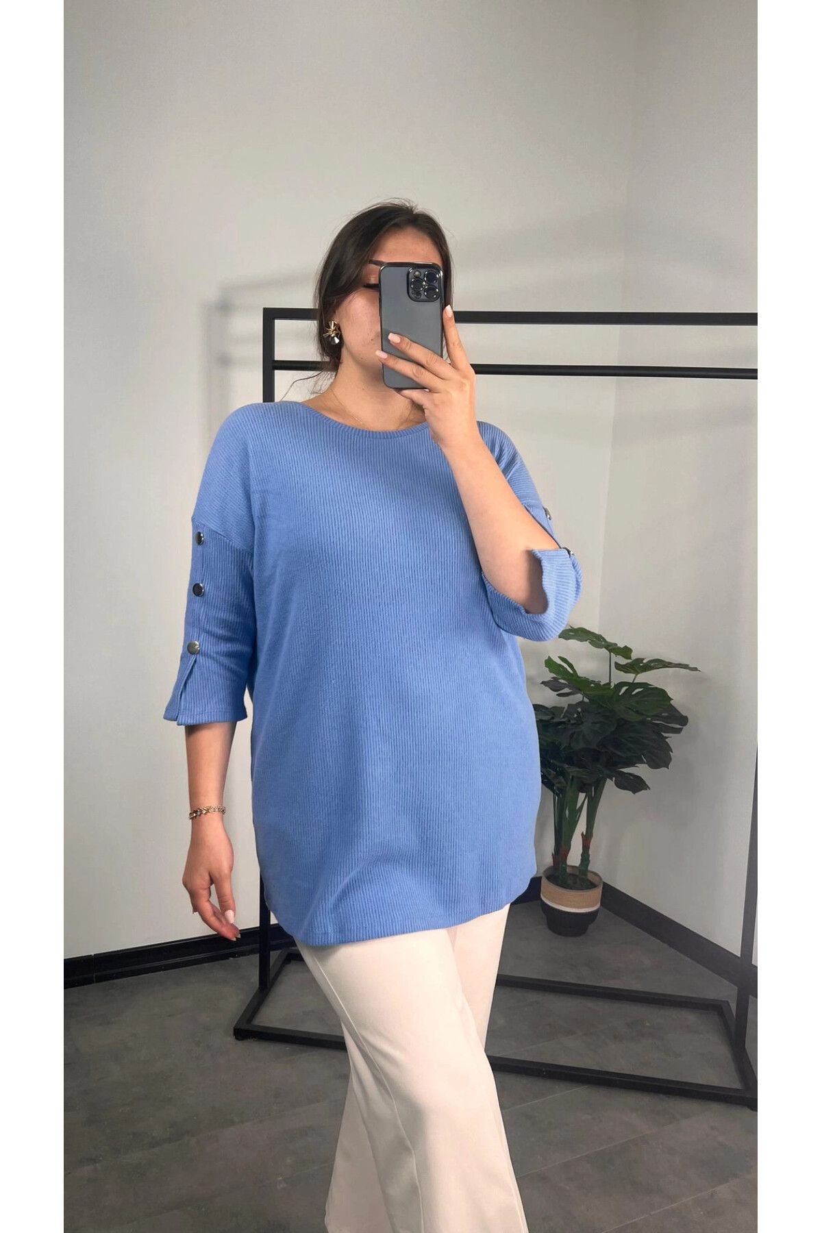 Büyük Beden Bisiklet Yaka Yarım Kollu Düğme Detaylı Bluz 301597