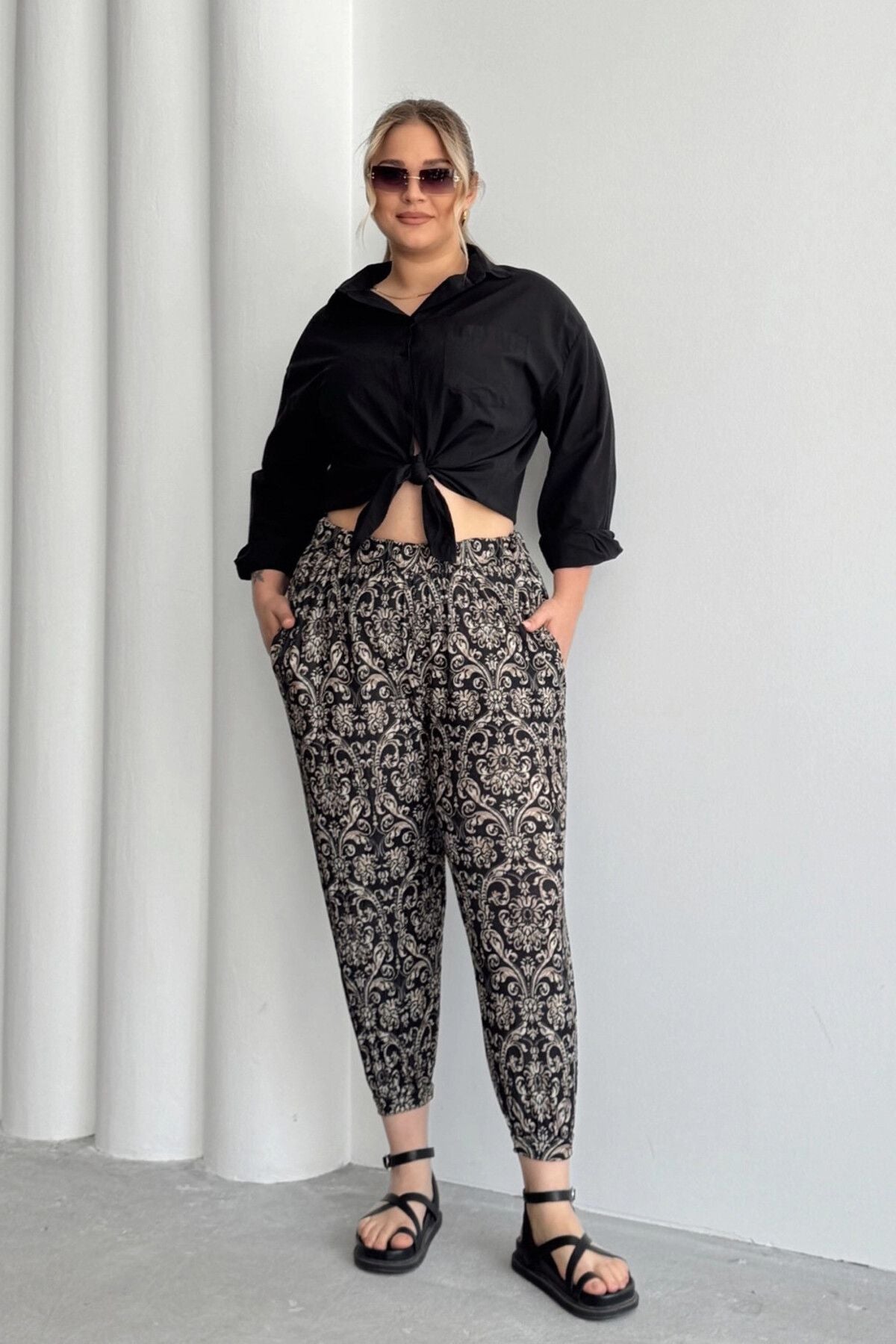 Büyük Beden Beli ve Paçası Lastikli Cepli Desenli Şalvar Pantolon 74-75