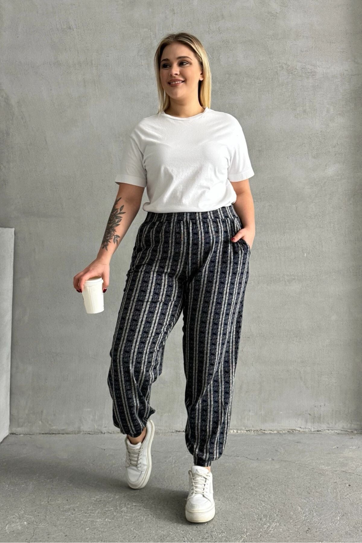 Büyük Beden Beli ve Paçası Lastikli Çizgili Cepli Pantolon 89-71