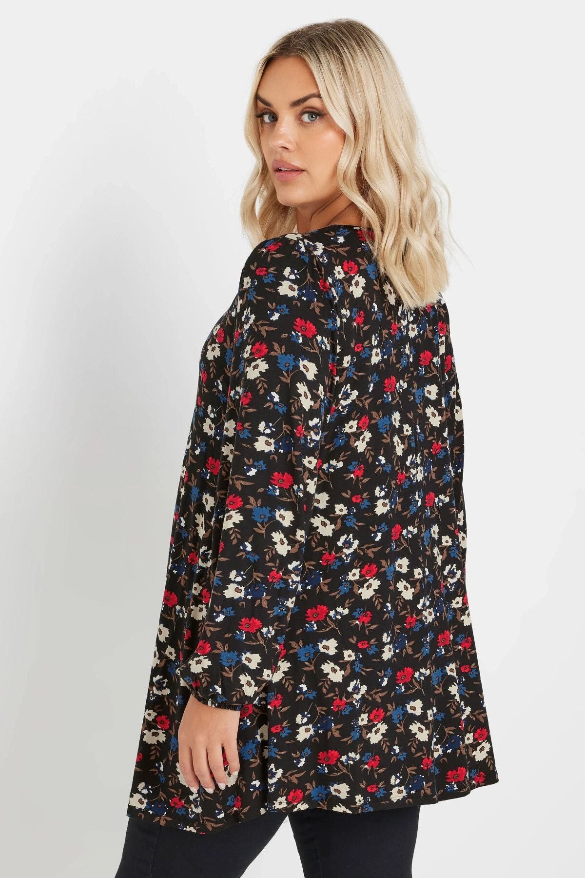 Büyük Beden Uzun Kollu V Yaka Önü Pileli Çiçek Desenli Bluz 303720