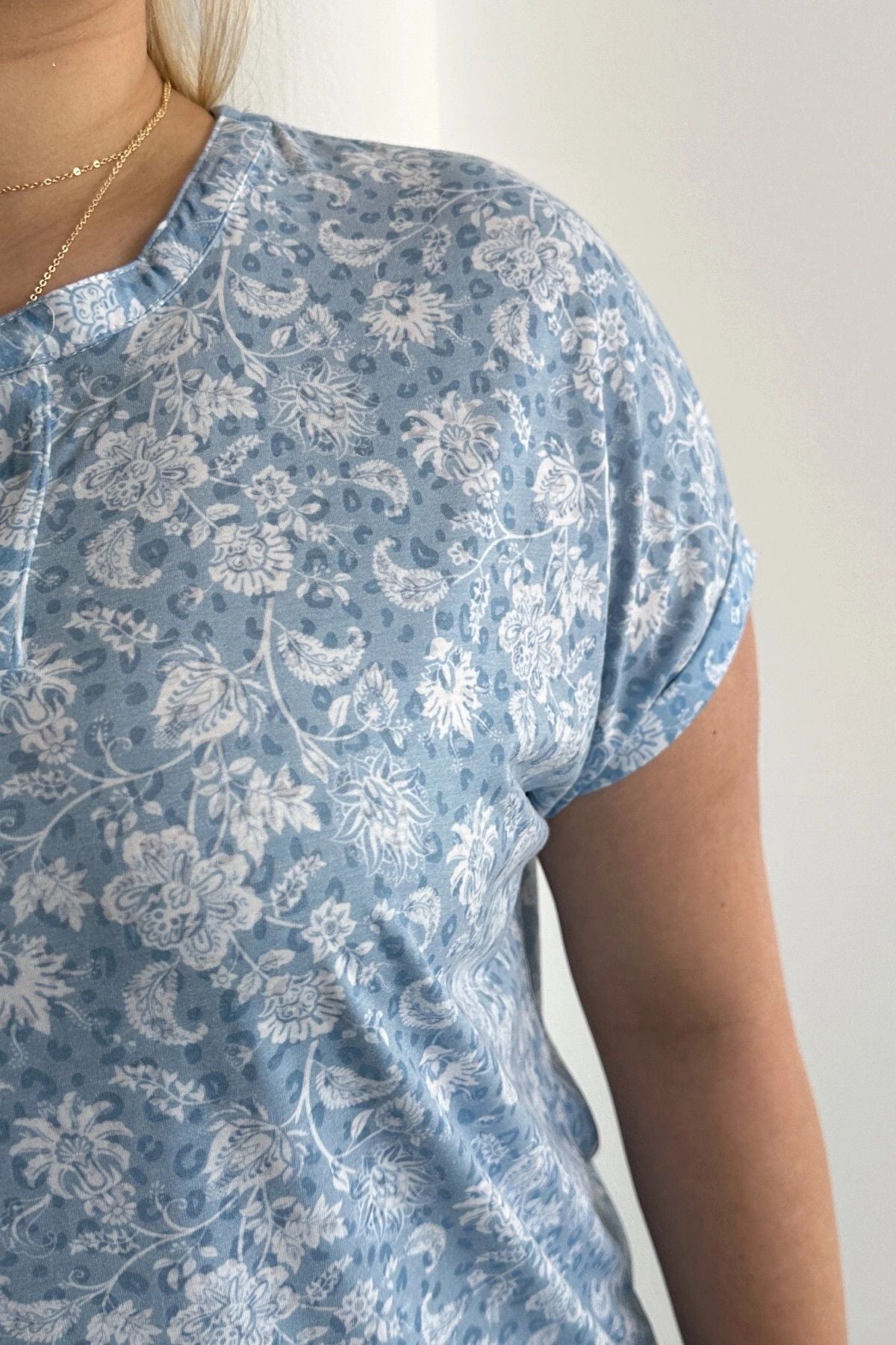 Büyük Beden Kısa Kollu Çentik V Yaka Desenli Bluz 97-79