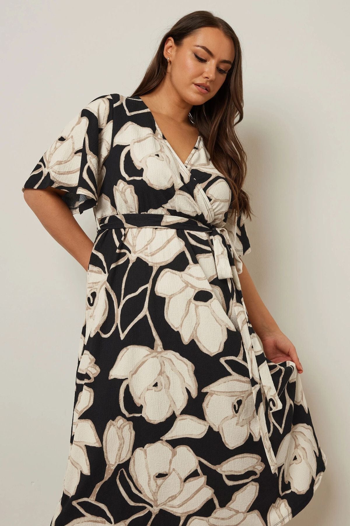 Büyük Beden V Yaka Kısa Kollu Önü Bağlamalı Anvelop Midi Elbise 304069