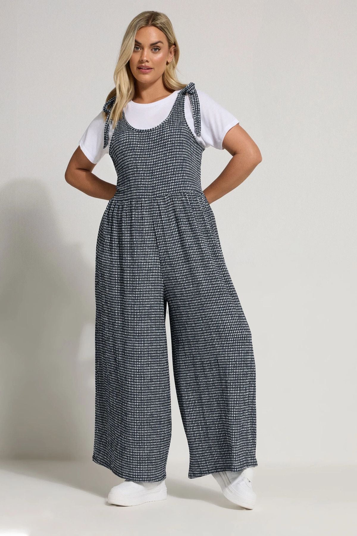 Büyük Beden Bol Paça Askıları Bağlamalı Kare Desenli Maxi Tulum 160362