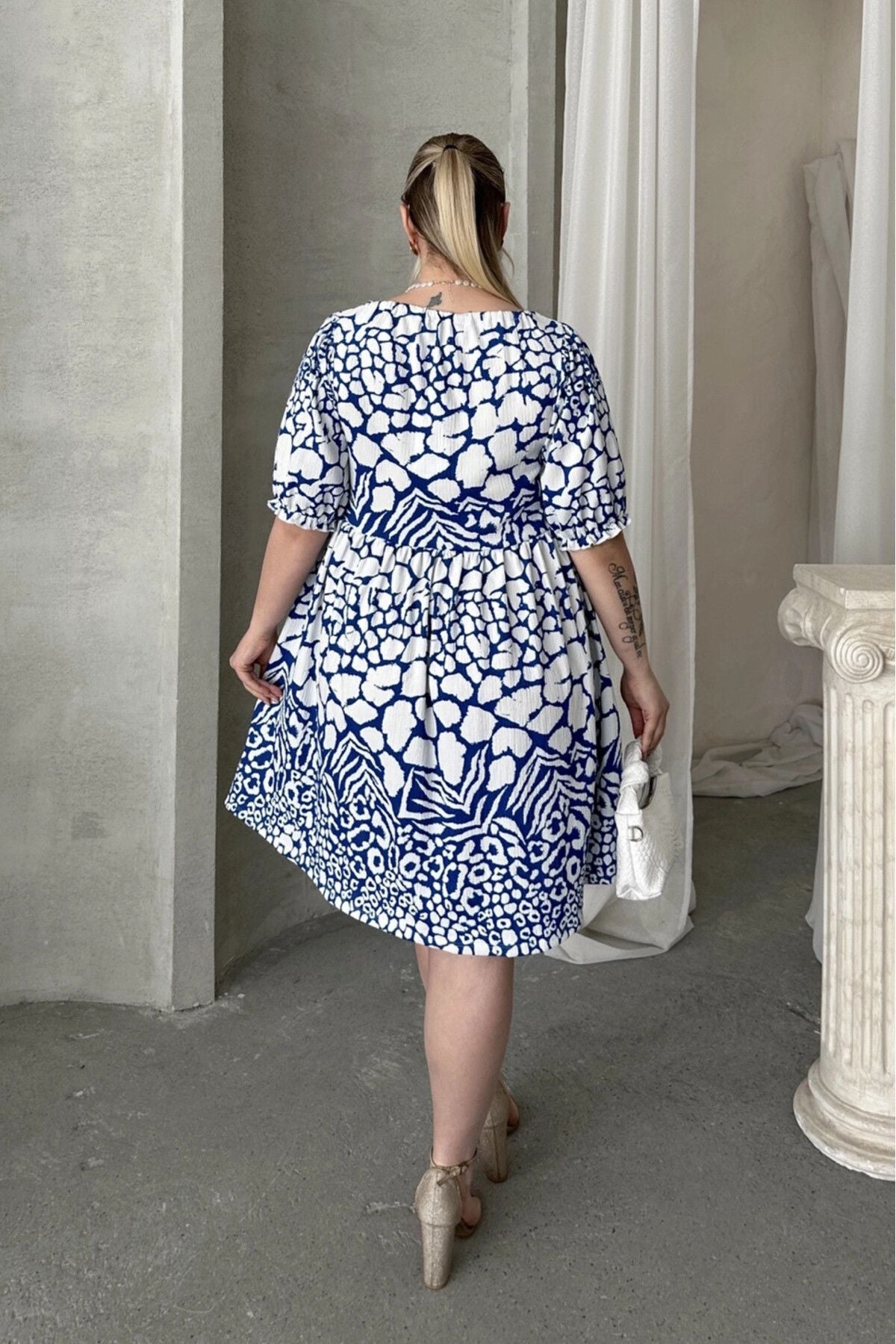 Büyük Beden Önü Bağlamalı Yarım Kollu Desenli Mini Elbise 101-9