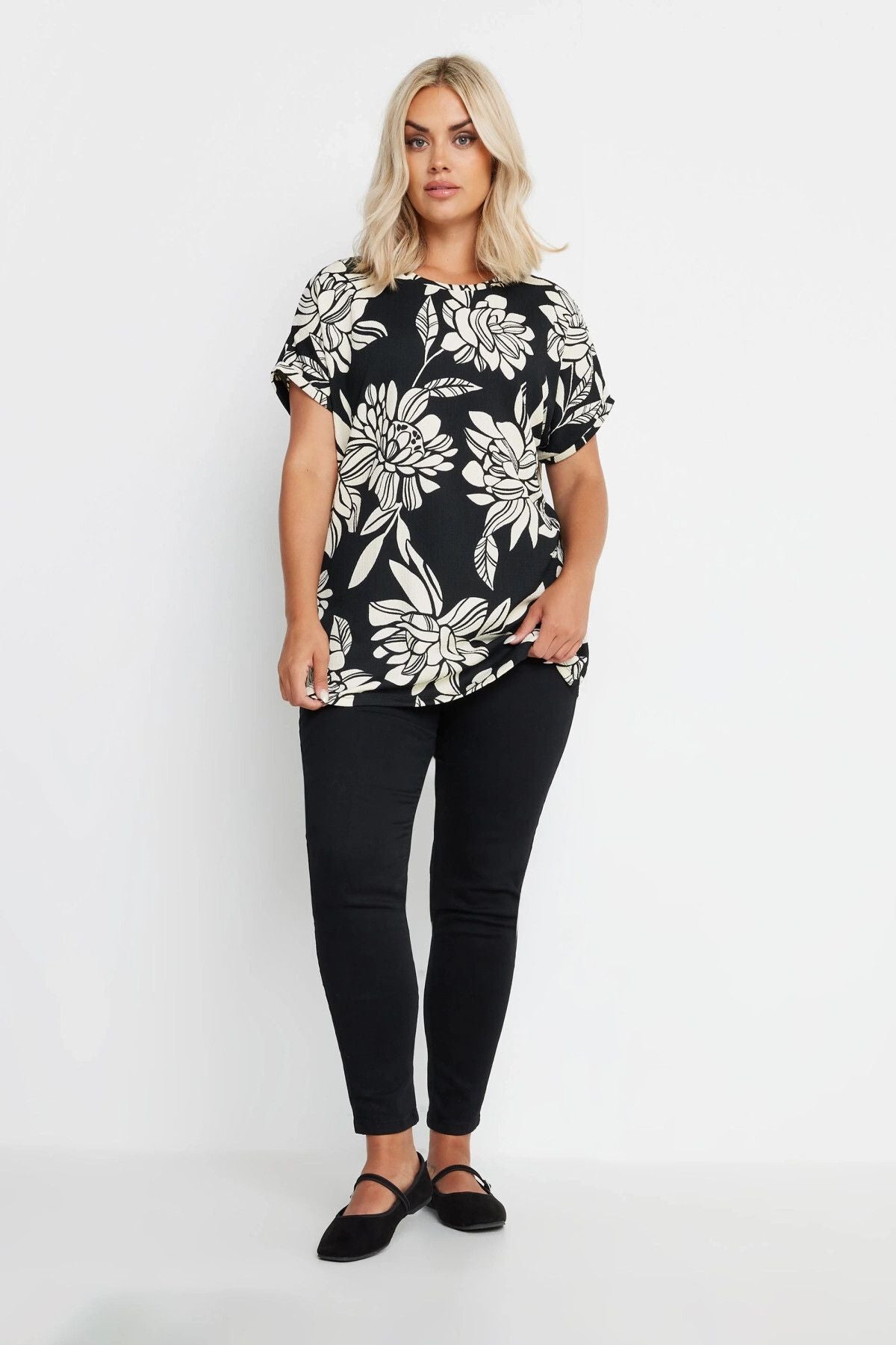 Büyük Beden Kısa Kollu Bisiklet Yaka Çiçek Desenli Bluz 322001