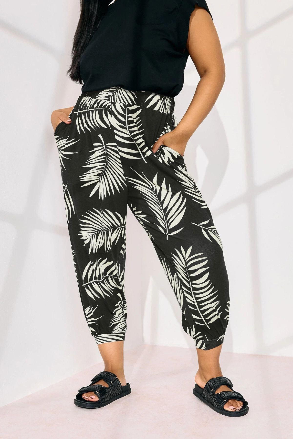 Büyük Beden Bilek Boy Paçası ve Beli Lastikli Cepli Şalvar Pantolon 145264