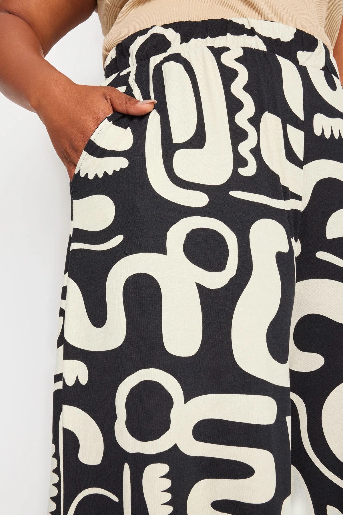 Büyük Beden Desenli Bol Kesim Cepli Likralı Kapri Pantolon 145094