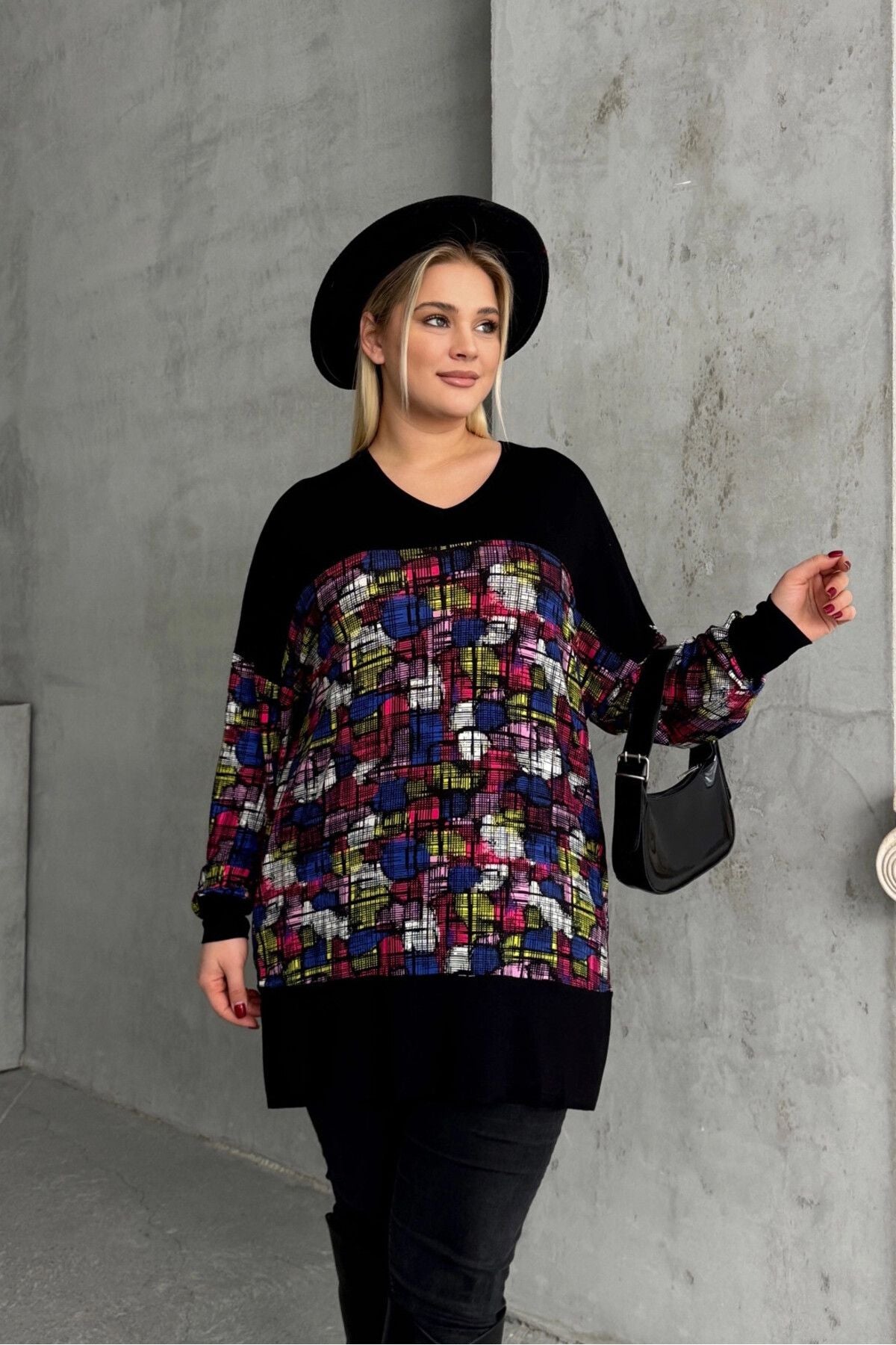 Büyük Beden Uzun Kollu V Yaka Yanı Yırtmaçlı Desenli Bluz 89-45