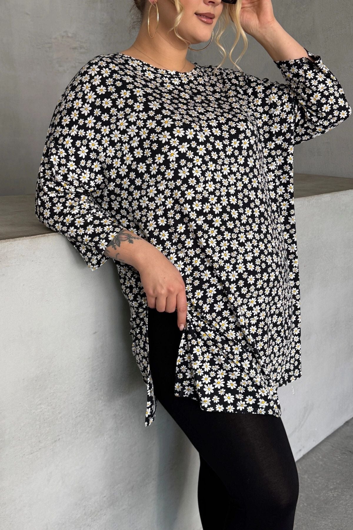 Büyük Beden Bisiklet Yaka Fakir Kol Yırtmaç Detaylı Çiçek Desenli Bluz 173292