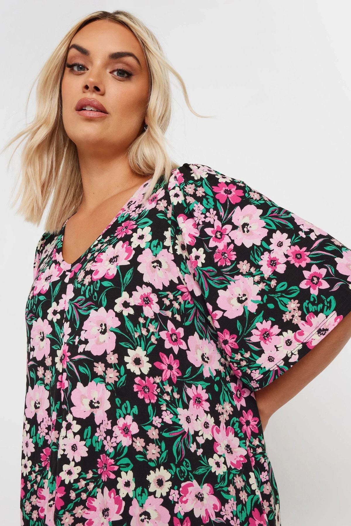 Büyük Beden V Yaka Desenli Asimetrik Kesim Likralı Bluz 303534