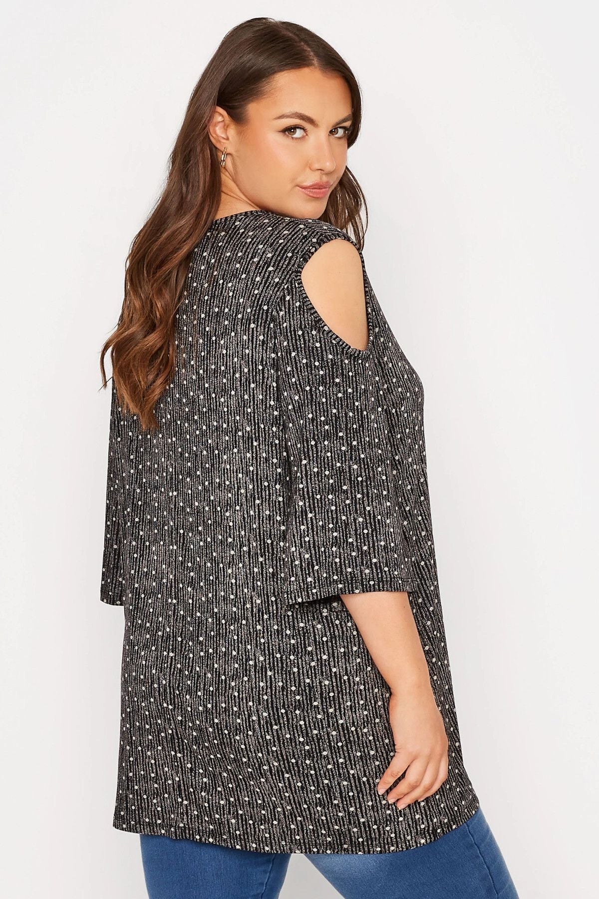 Büyük Beden Açık Omuz Detaylı Puantiyeli Yarım Kollu Bluz 300404